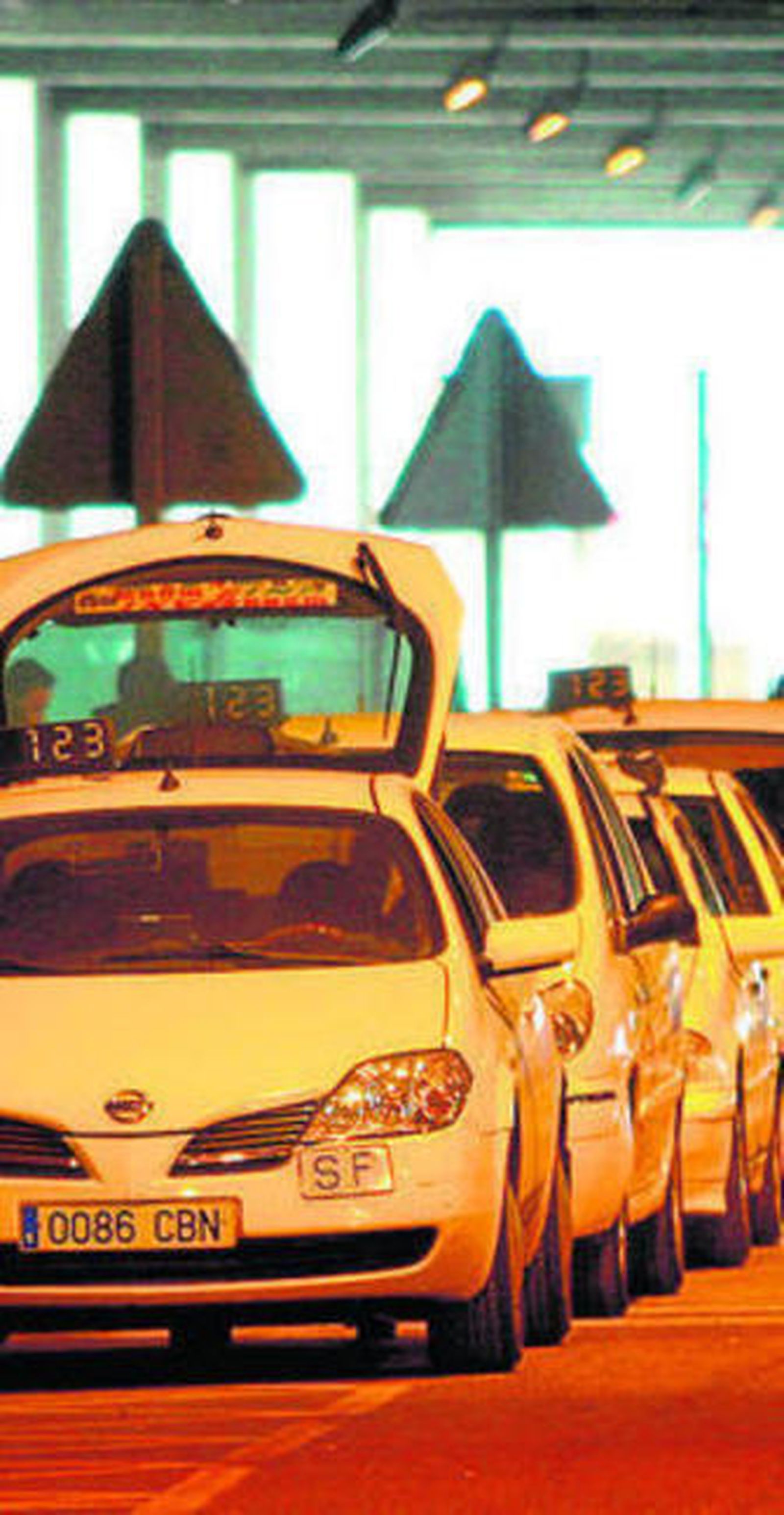 Taxis en el aeropuerto.