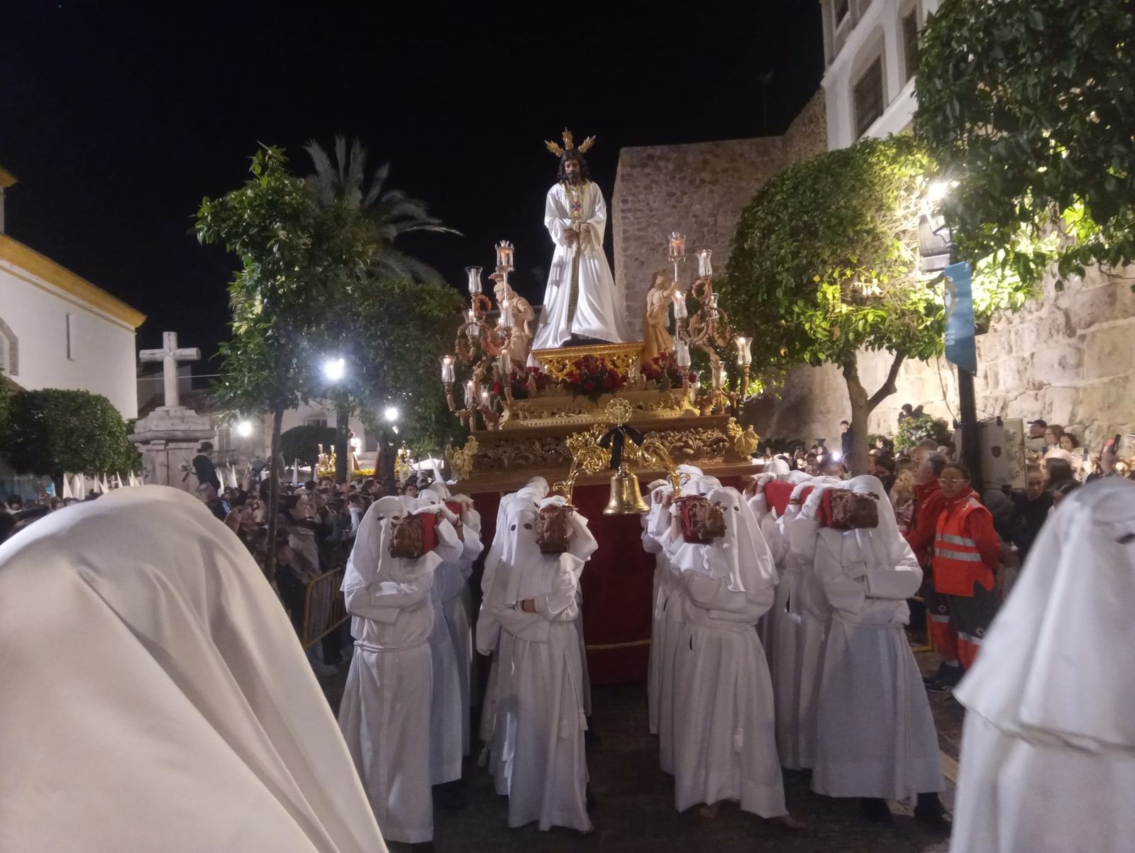 La patrona de la hostelería, Santa Marta, el Martes Santo en Marbella, en imágenes