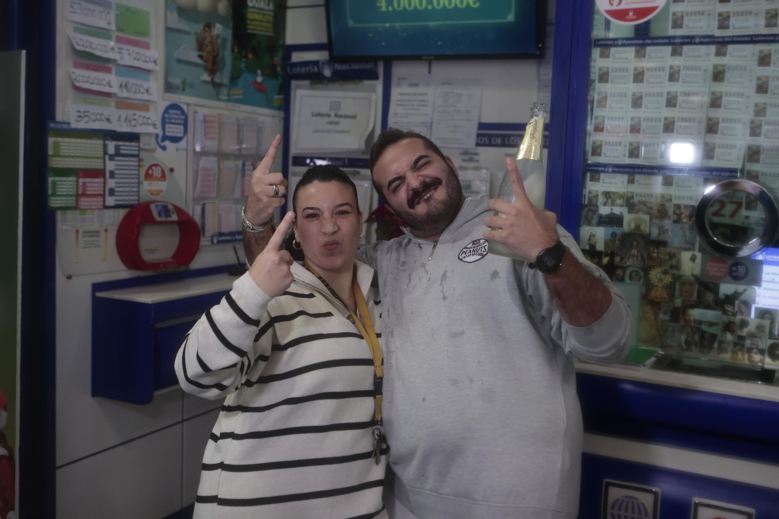 Alegría entre los premiados con el Gordo de la Lotería de Navidad