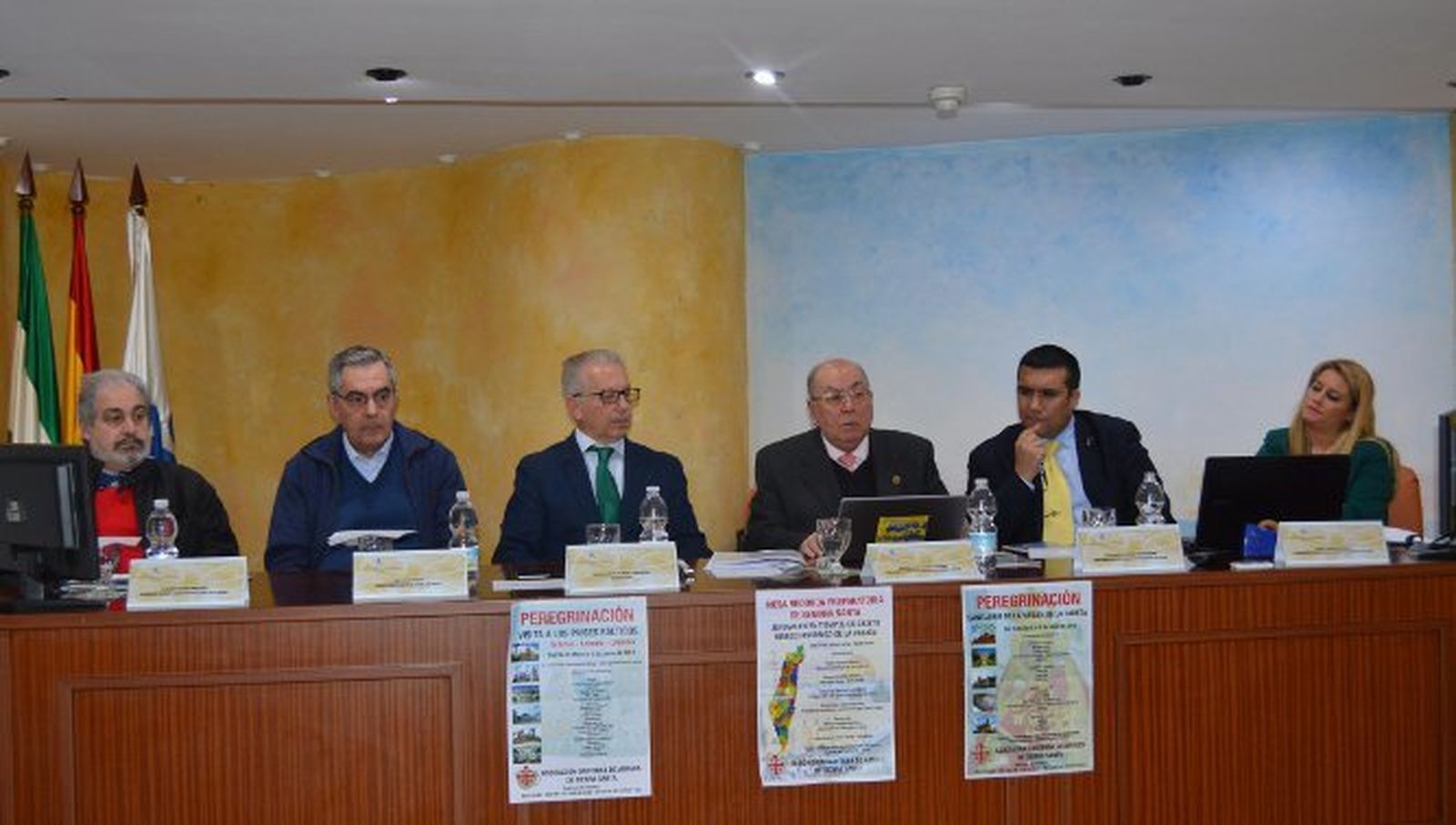 Ramón Sánchez Heredia, Padre Fray Pascual Saturio, Miguel Ángel Castellano, Martín José García, Francisco Glicerio Conde Mora y Gema Freire, durante la mesa redonda celebrada en la sede del Colegio de Enfermería.