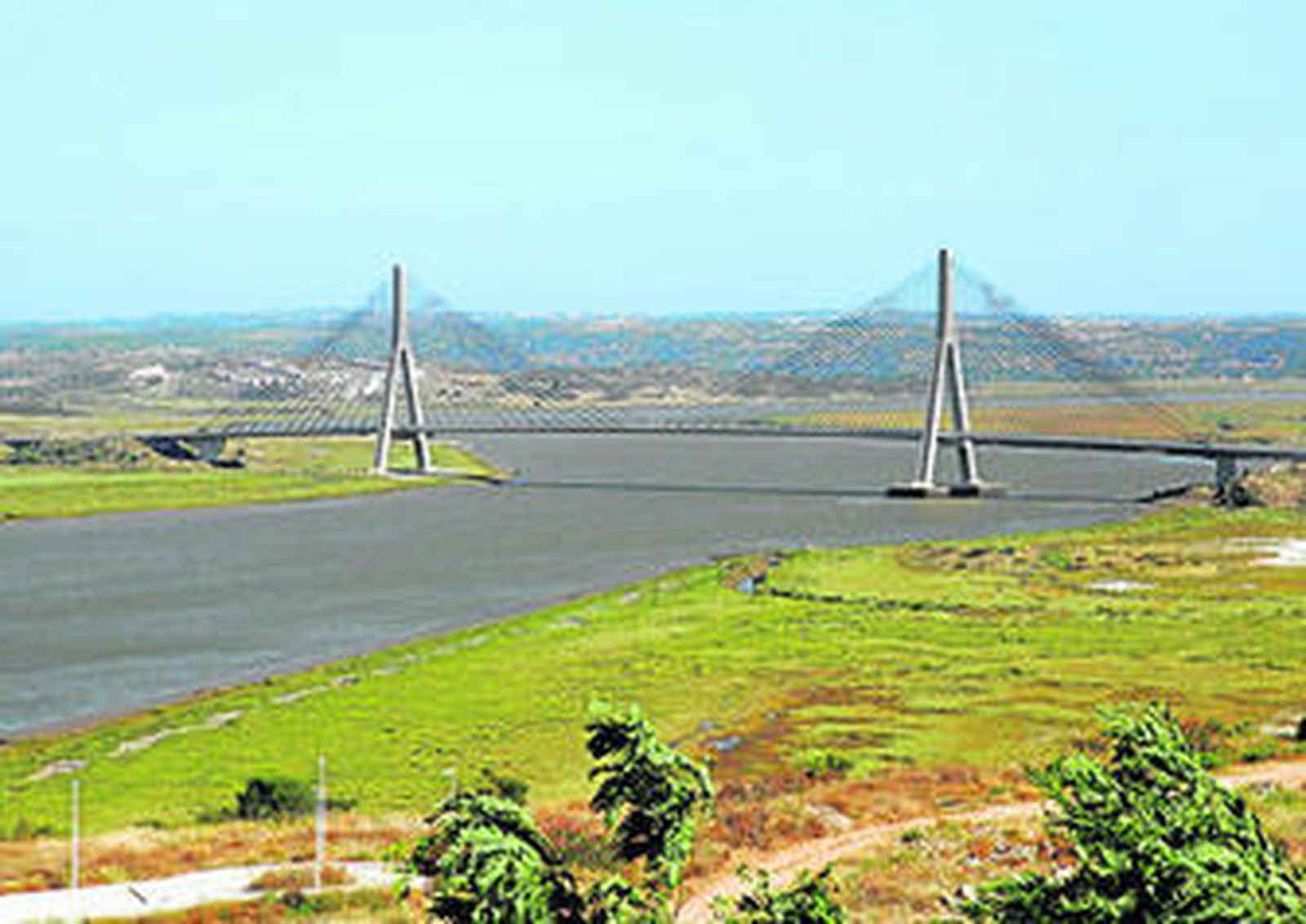 El Guadiana muy cerca ya de su desembocadura, a su paso por Ayamonte.
