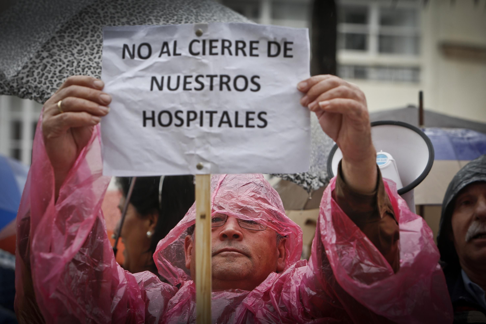 Vecinos de Cádiz salieron a la calle para pedir a la Junta un concierto con Pascual.