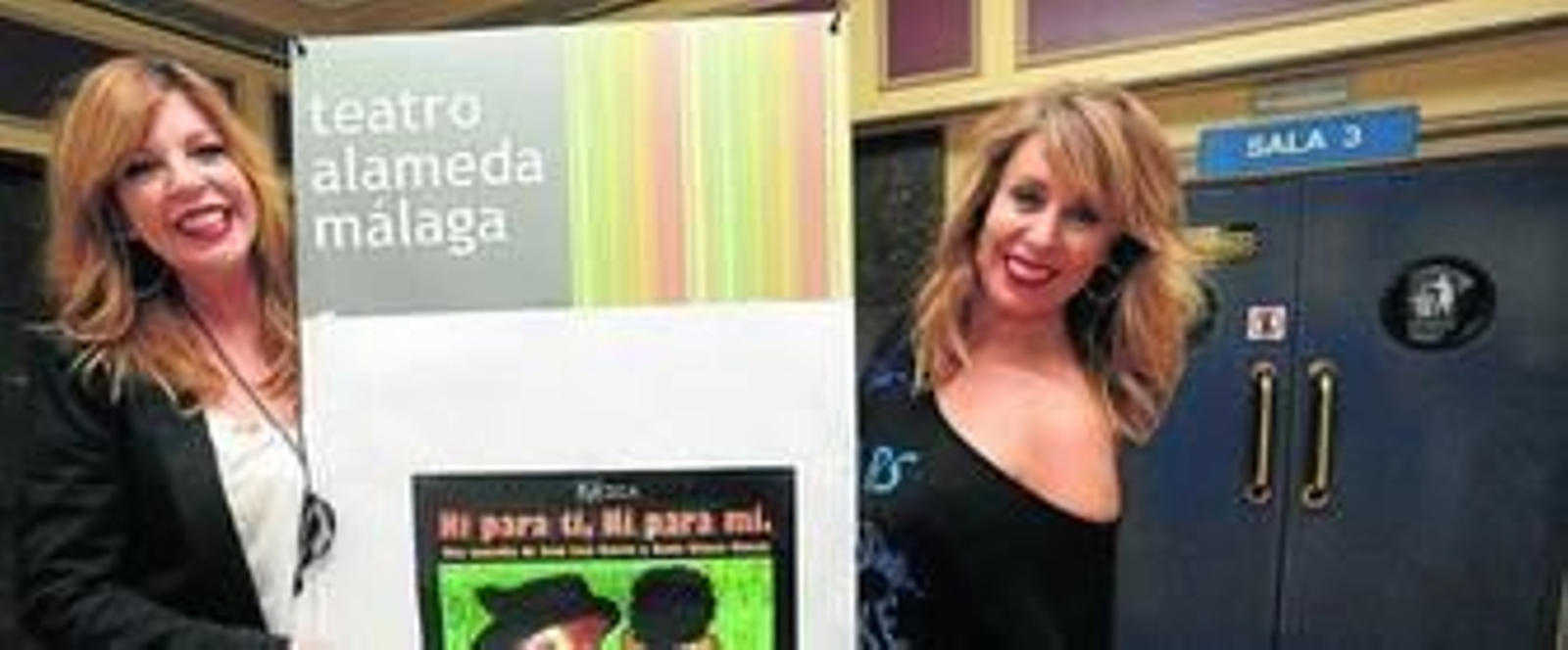 Belinda Washington y Miriam Díaz-Aroca, ayer, durante la presentación de la obra 'Ni para ti, ni para mí', en el Teatro Alameda.