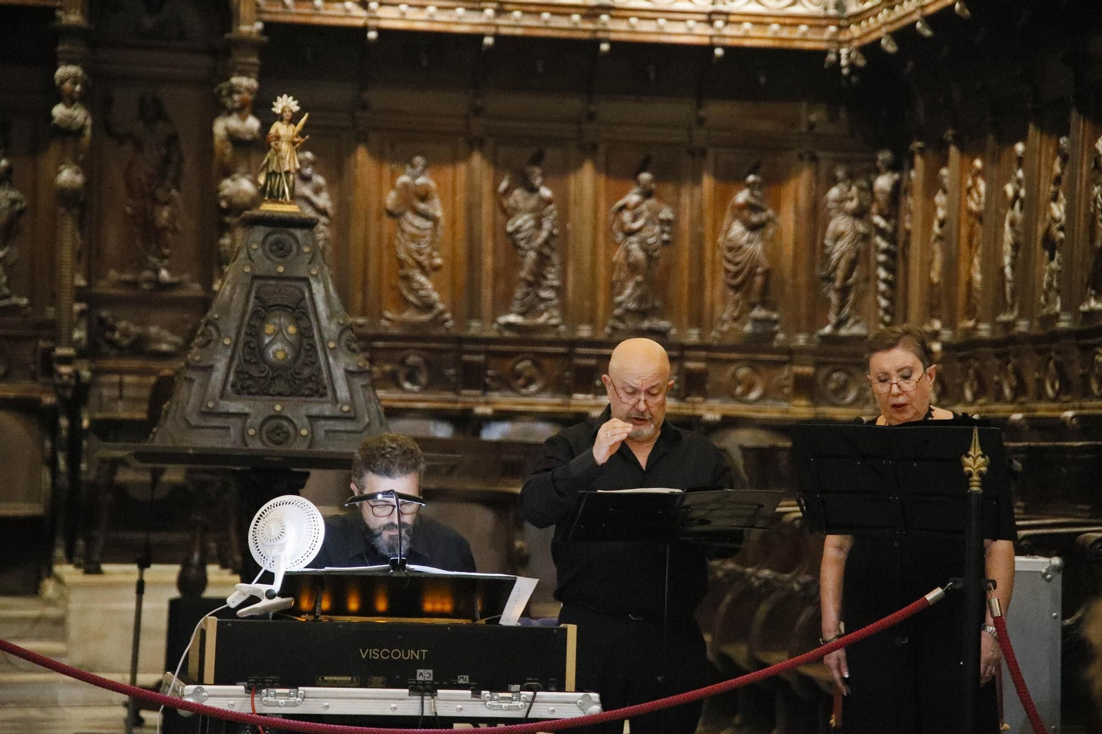 Las imágenes de la santa misa estacional presidida por el obispo de Almería, con la interpretación de Anacrusa
