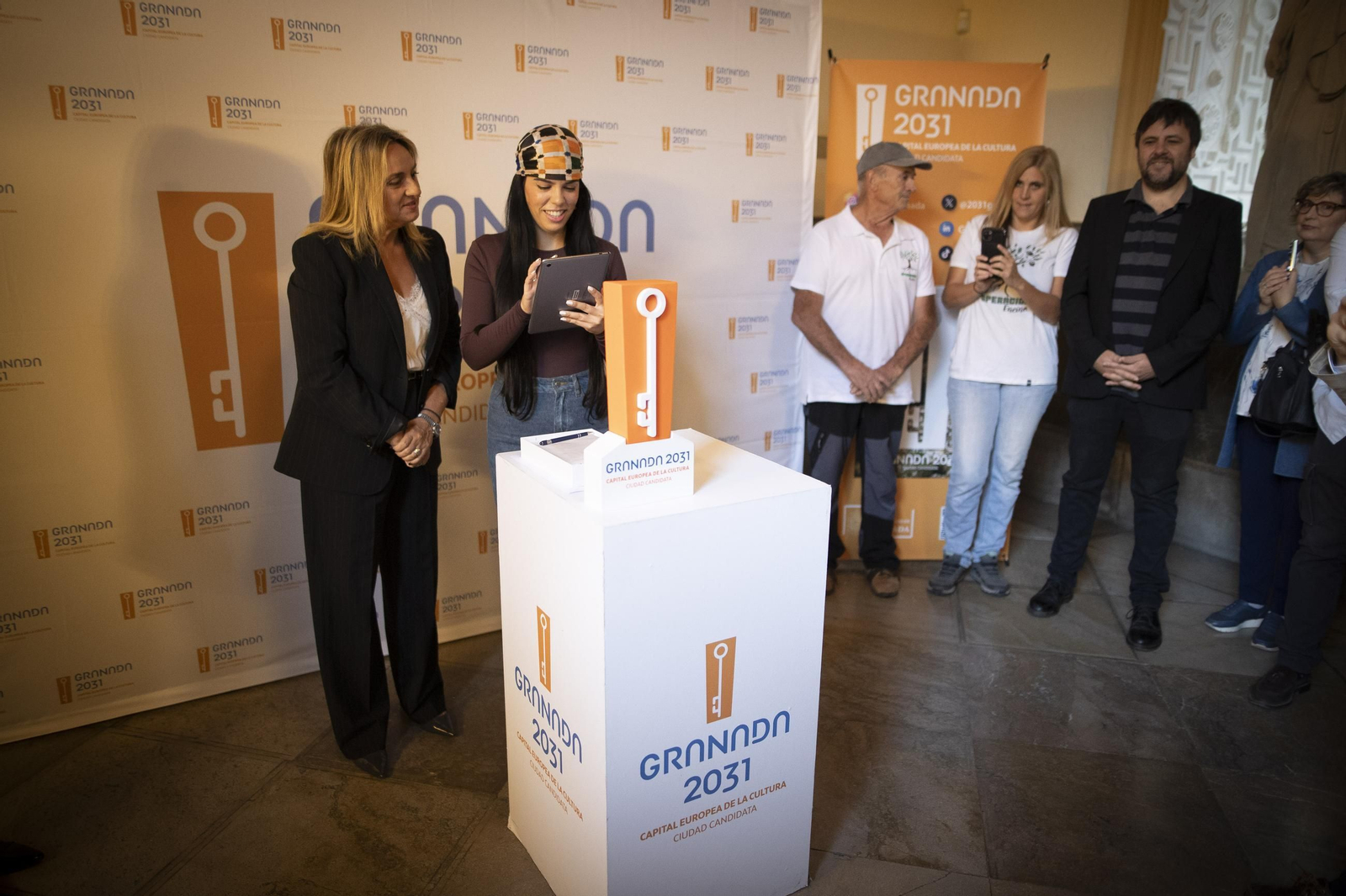 Presentación del photocall y punto de firmas para la candidatura de Granada 2031.