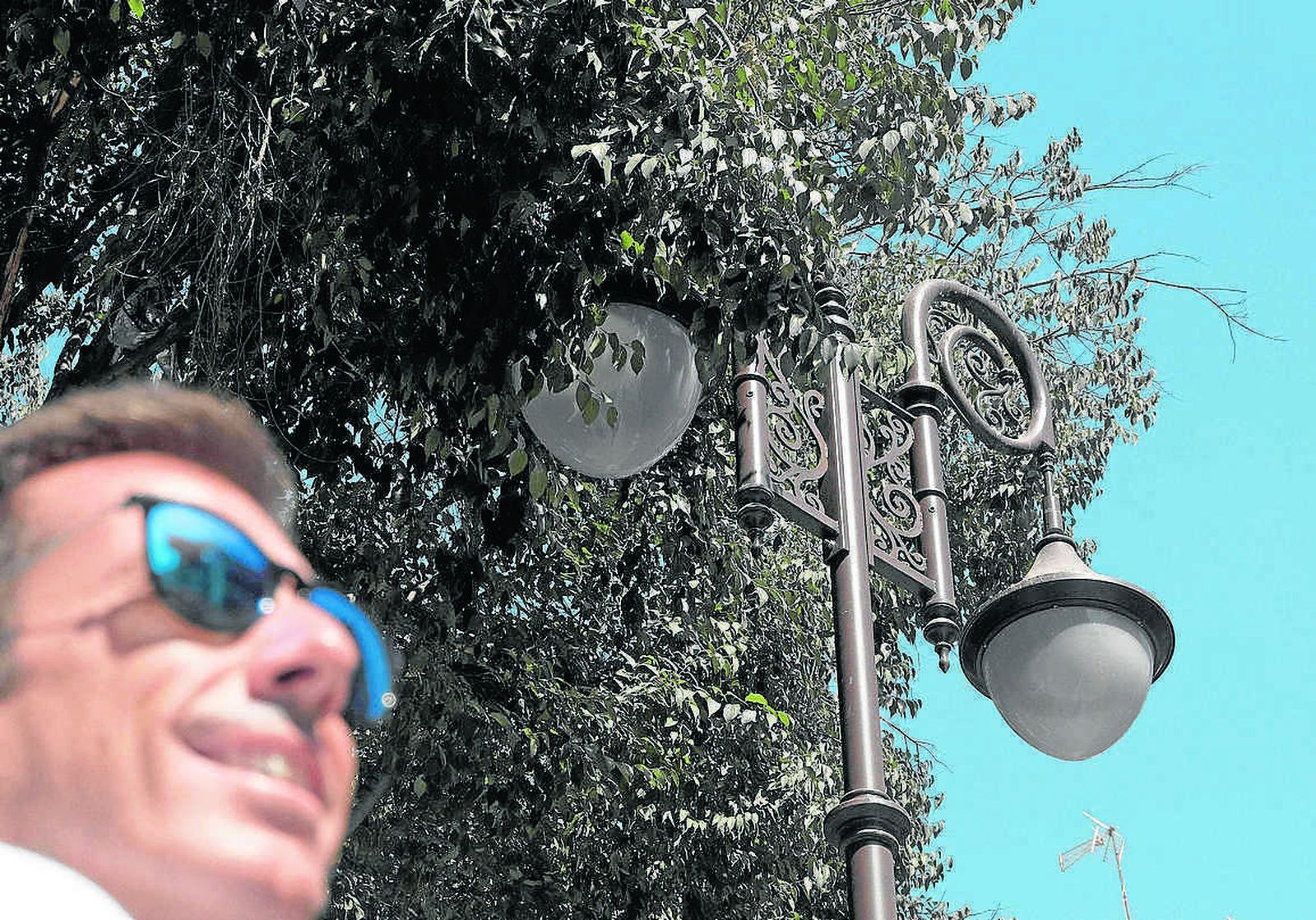 Farolas de caracol para las calles Puente y Pellón, Lineros y Córdoba