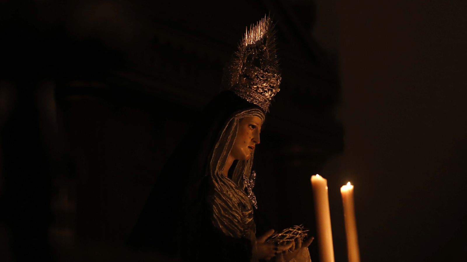 Fotos del Viernes Santo en La Línea: Cristo del Mar y Luz y Esperanza Nuestra, Soledad y Santo Entierro, Cristo del Amor y Misericordia y Amargura.
