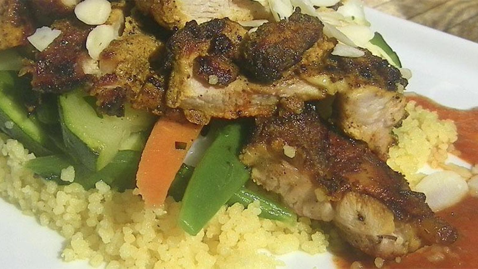 Cordero con couscous y verduritas.