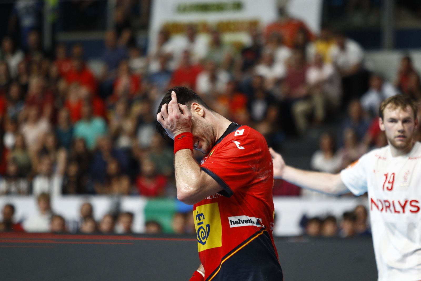 Imágenes del España-Dinamarca de la EHF Euro Cup de balonmano, en Almería