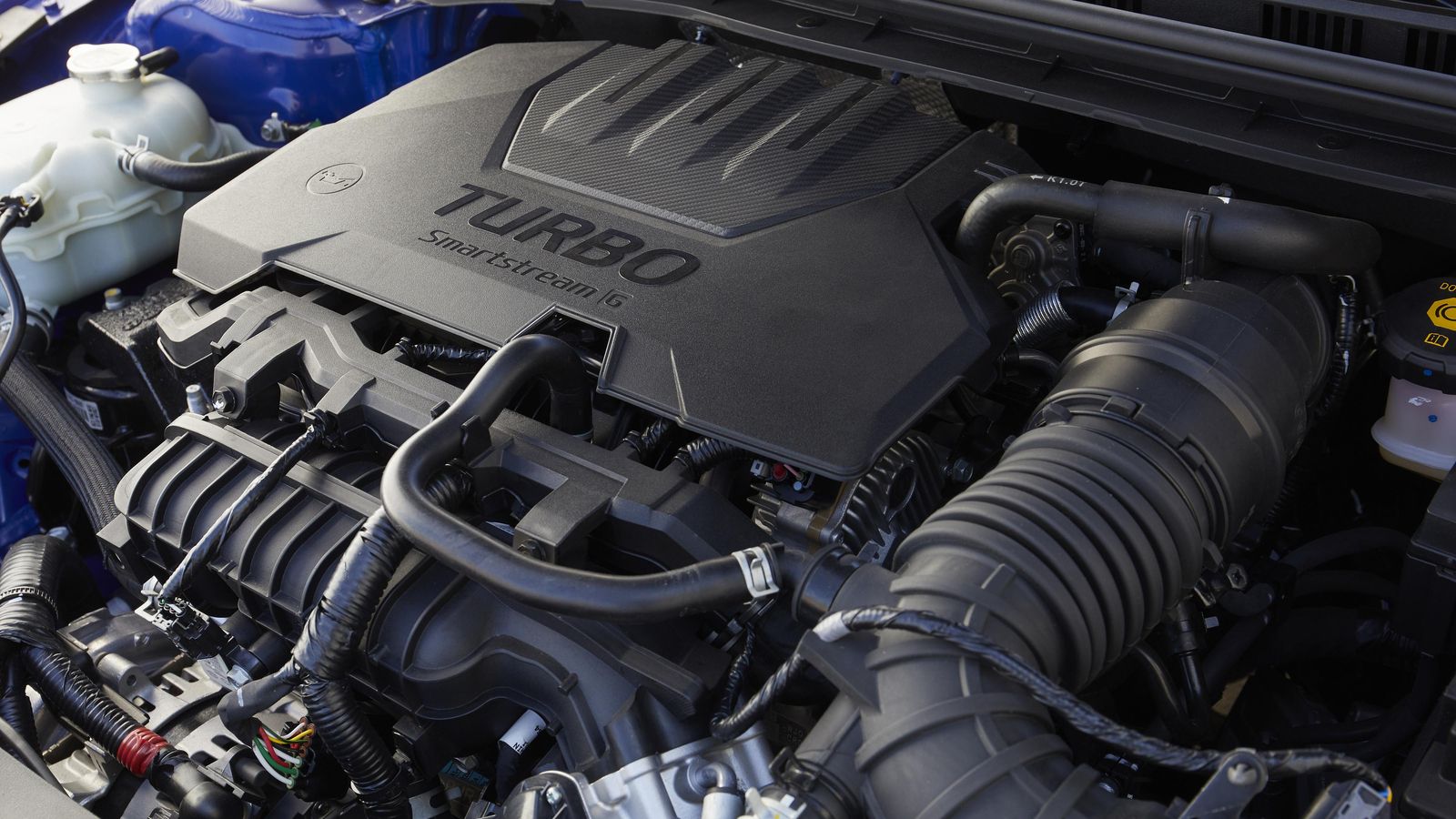 Los motores de 48 voltios son la joya de la corona. No es habitual encontrar tensiones tan altas para la hibridación de motores tan pequeños como estos tres cilindros.