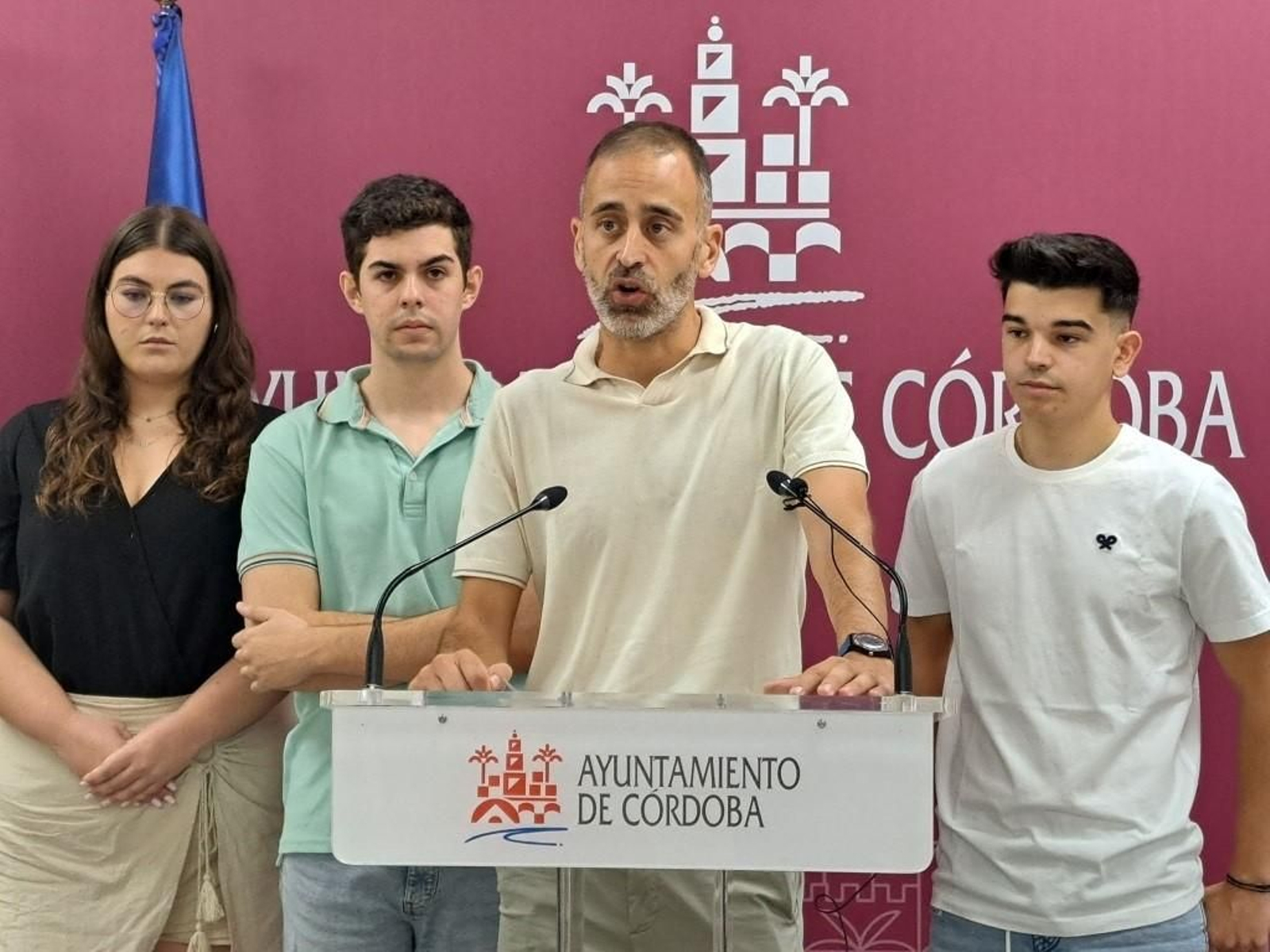 Ángel Ortiz y componentes de 'CórdobaCarFriends' Ángel Ortiz y componentes de 'CórdobaCarFriends'