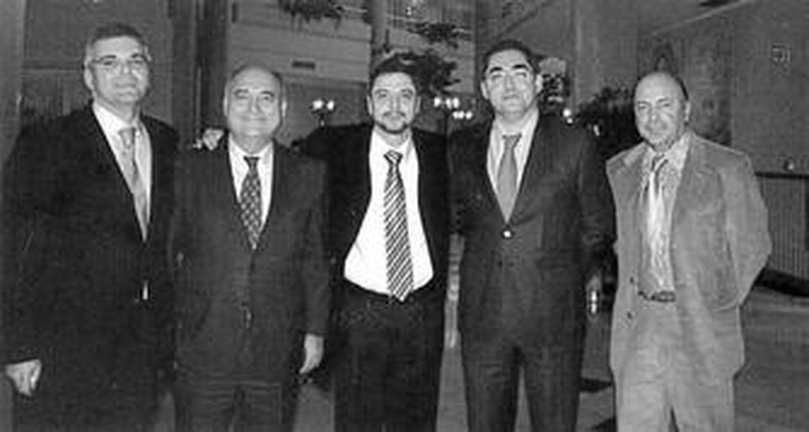 Domingo E. Castaño, el primero a la izquierda, con otros cuatro imputados: Jorge Piñero, Fernando Mellet, José Antonio Ripollés y Daniel Ponce.