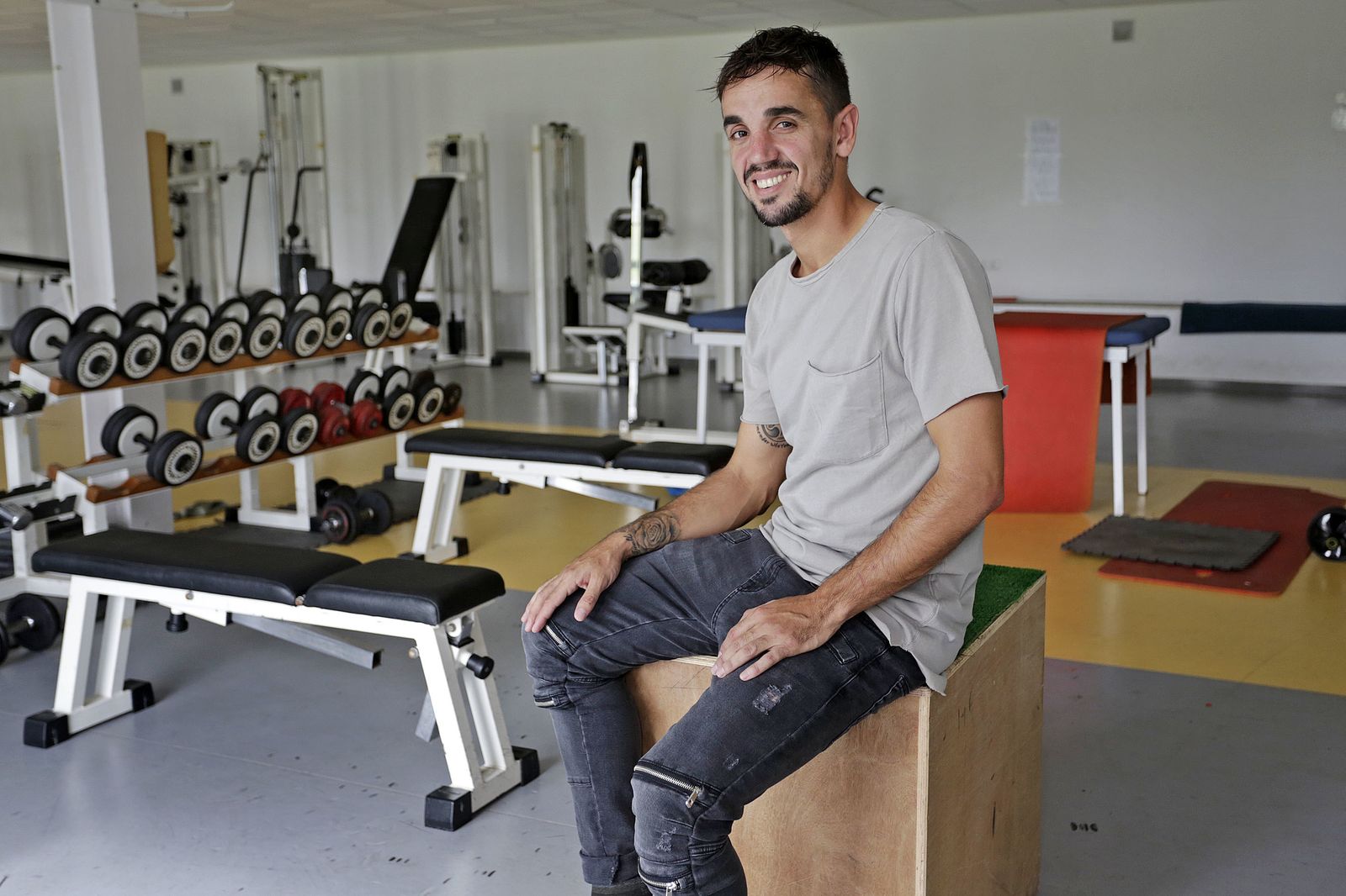 Carlos Calvo posa en el gimnasio.