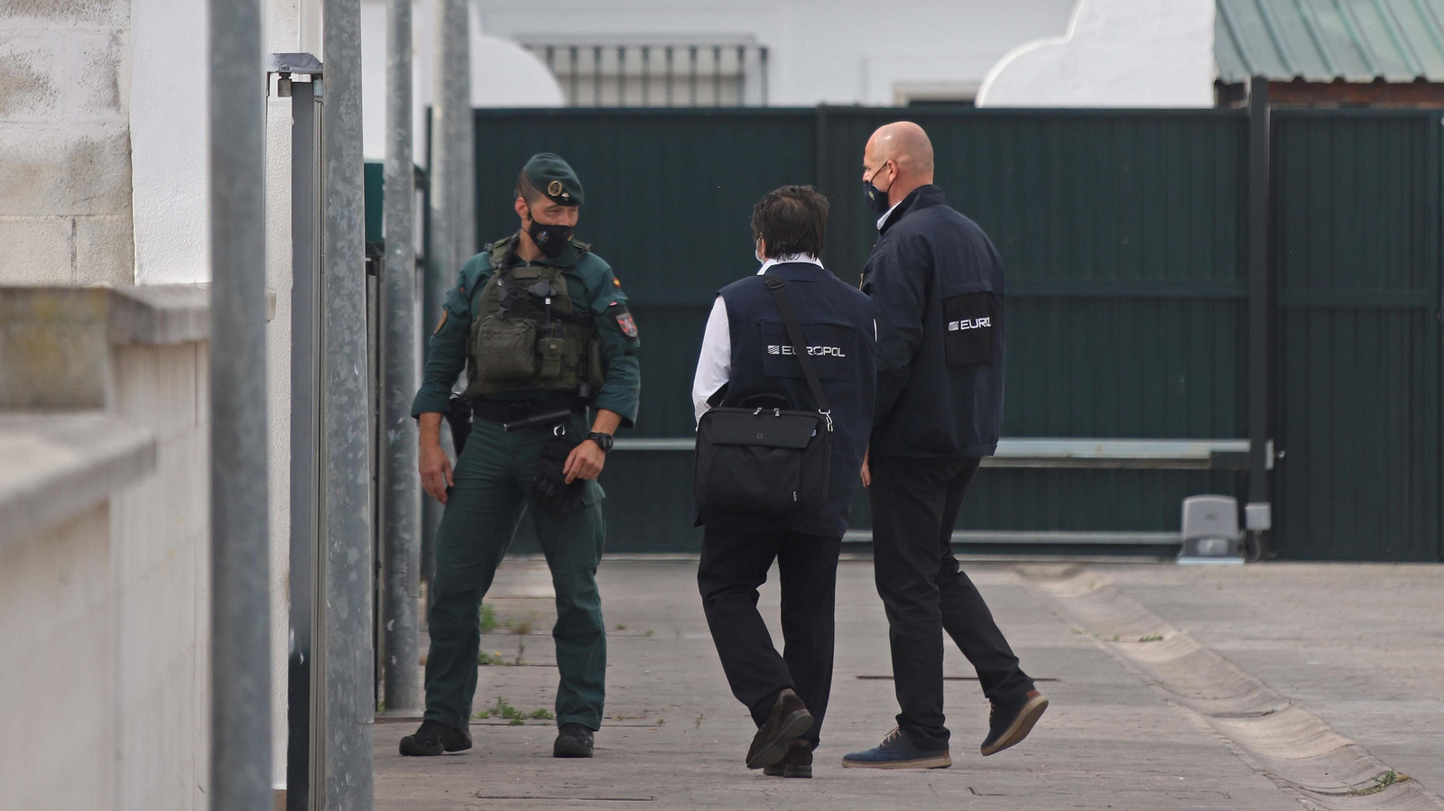 Fotos de los registros de la Guardia Civil en Algeciras Fotos de los registros de la Guardia Civil en Algeciras