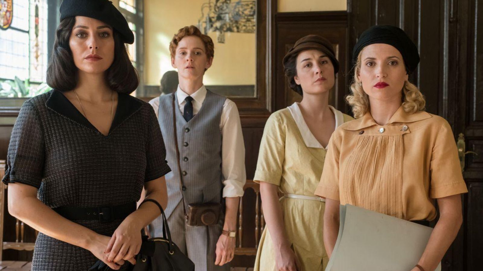 Blanca Suárez con sus compañeras en 'Las chicas del cable': de i. a dcha. Ana Polvorosa, Nadia de Santiago y Ana Fernández. Blanca Suárez con sus compañeras en 'Las chicas del cable': de i. a dcha. Ana Polvorosa, Nadia de Santiago y Ana Fernández.
