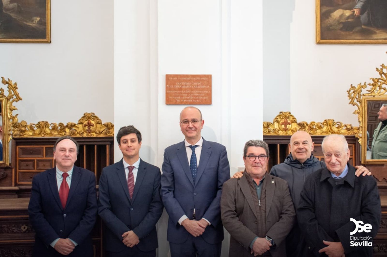 La placa está colocada en el mismo lugar donde estaba el Cristo del Desamparo y Abandono