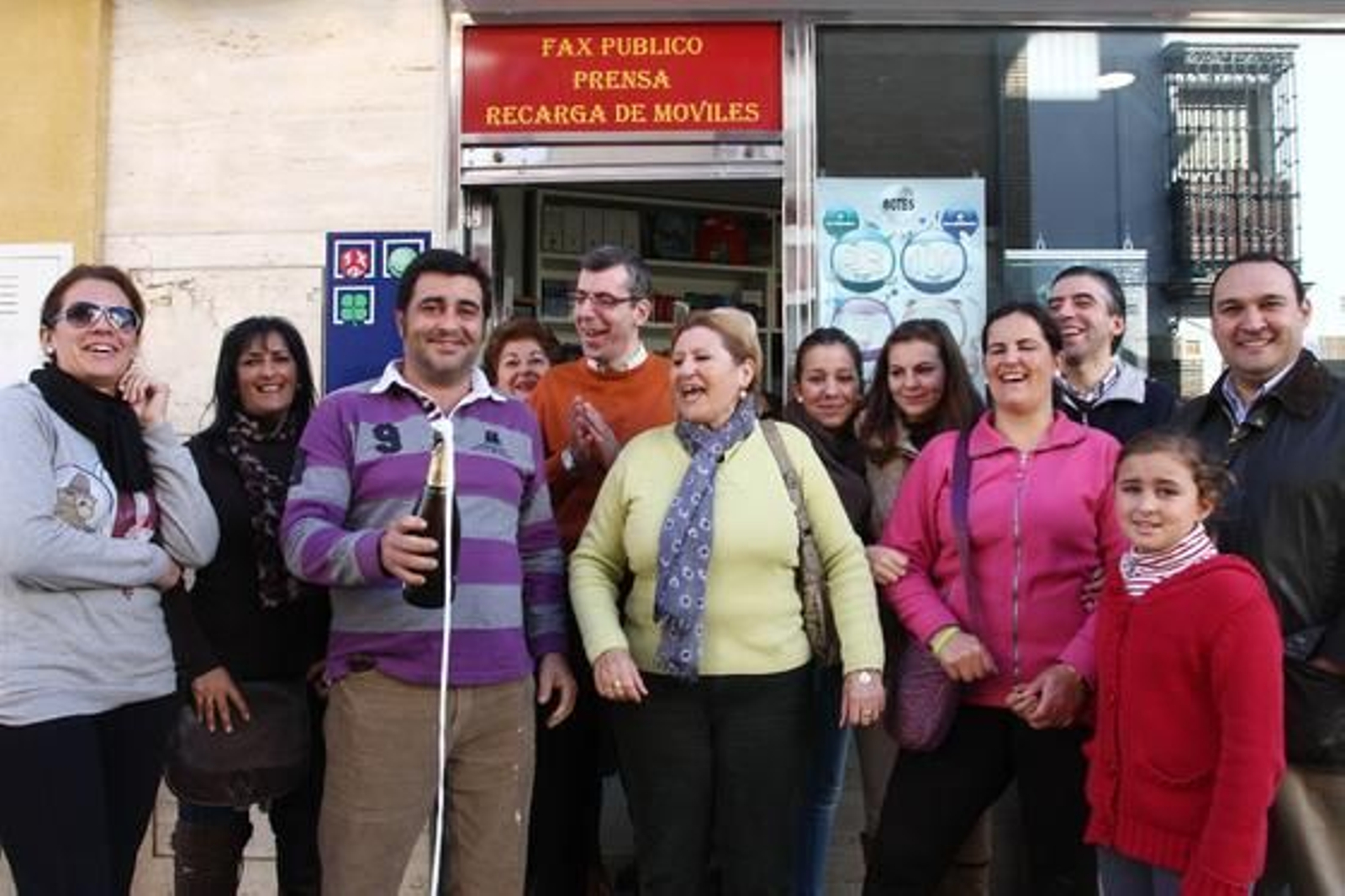 Las imágenes de las celebraciones de los premiados en Lora del Río./ Belén Vargas