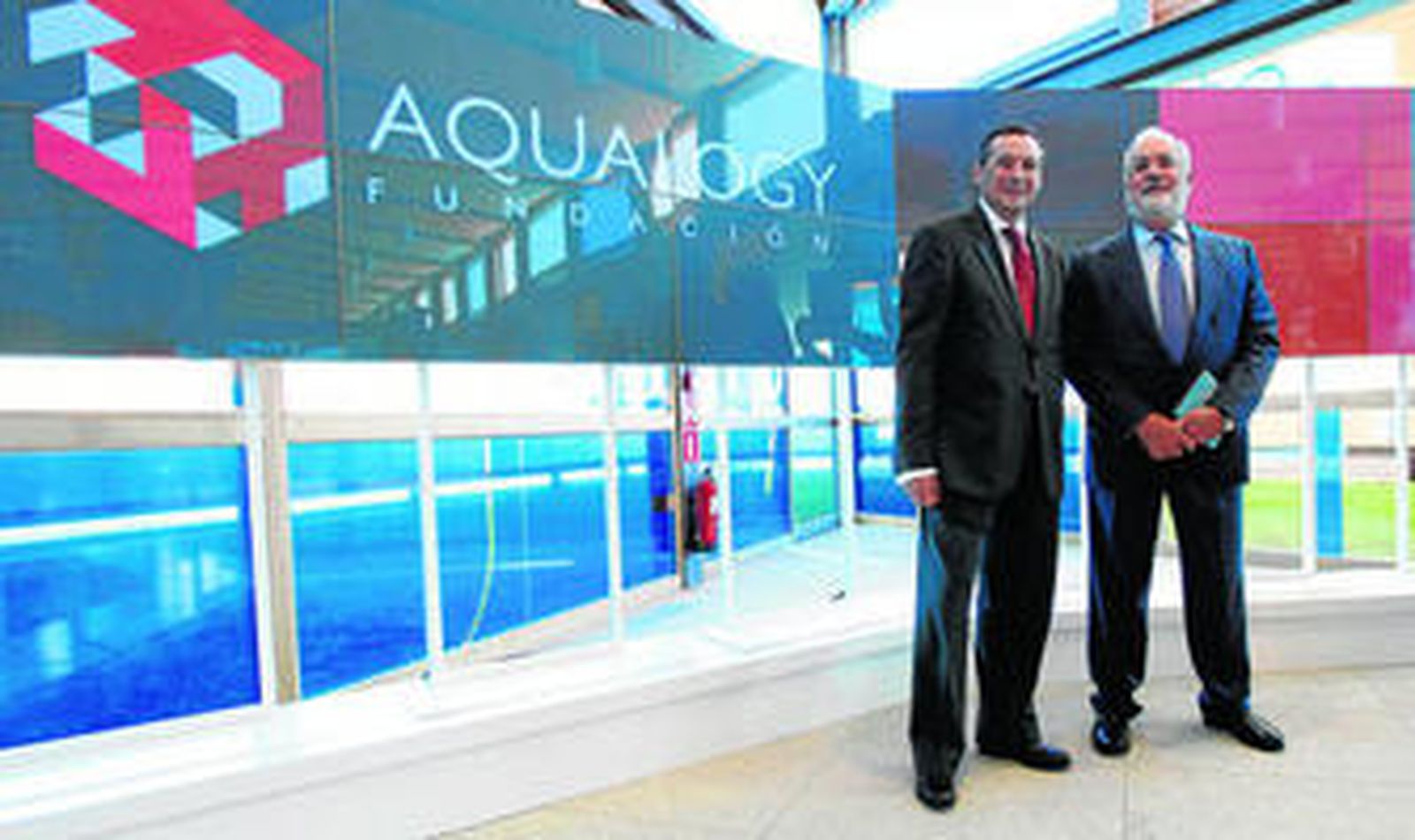 Arias Cañete y Ángel Simón, presidente de Agbar, ayer en la presentación de Aqualogy en Madrid.