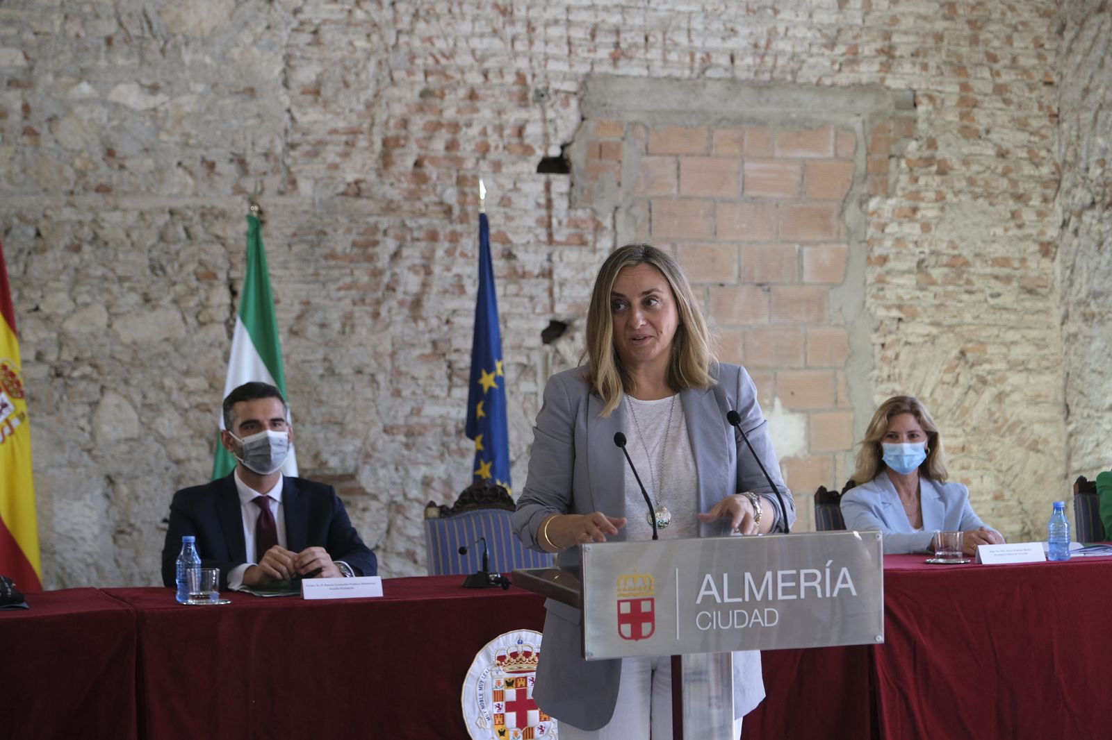 Fotogalería de la firma del convenio de las obras finales del edificio del Ayuntamiento de Almería
