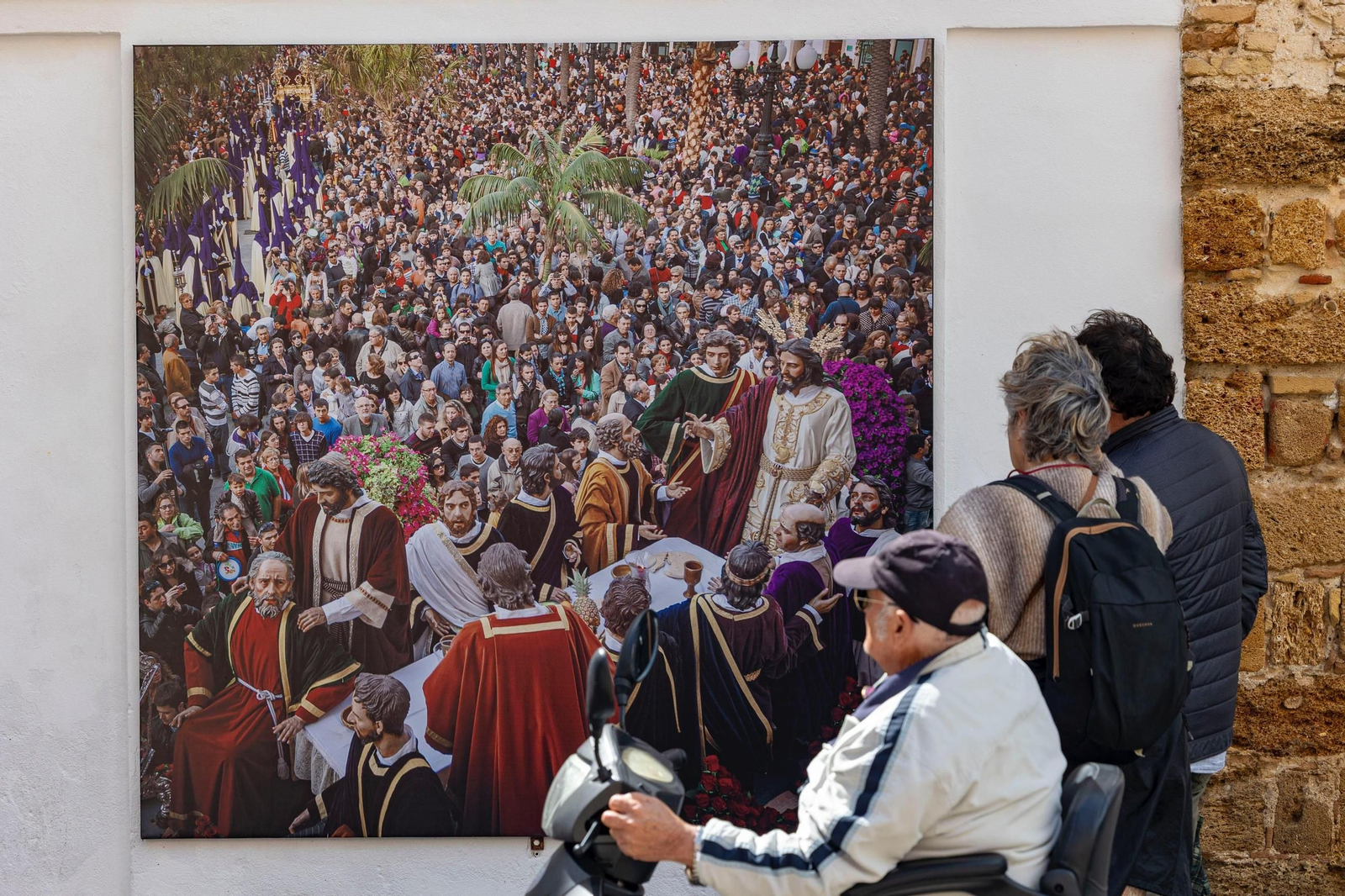 Esta es la exposición fotográfica de la Semana Santa de Cádiz que no te puedes perder en este ‘museo’ al aire libre