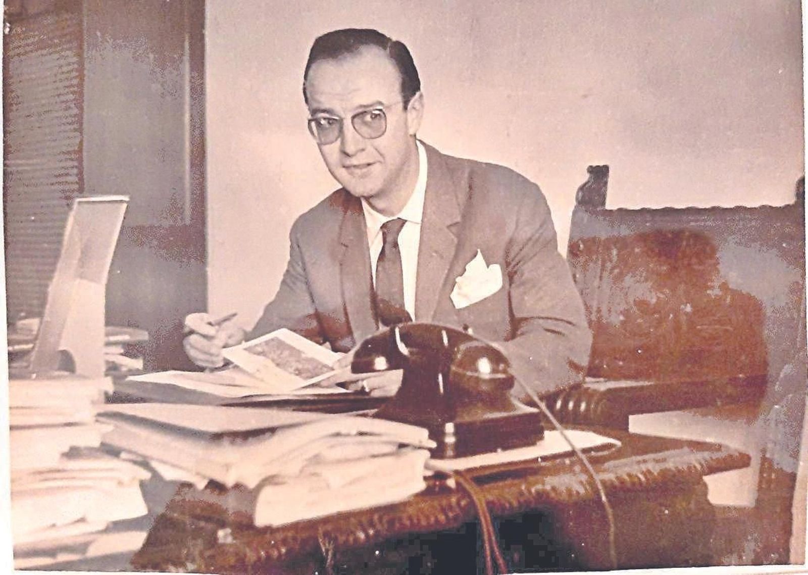 Francisco de la Riva Gutiérrez, en su despacho de la bodega. Francisco de la Riva Gutiérrez, en su despacho de la bodega.