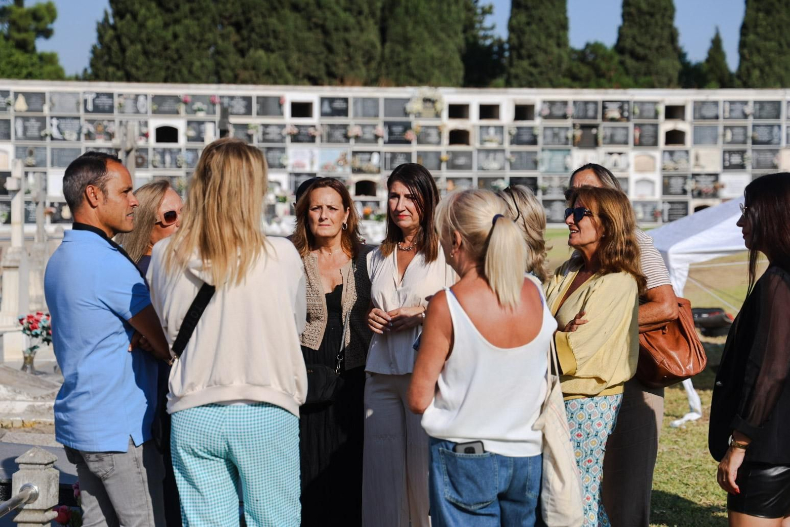 Imágenes de la exhumación de fosas comunes en el cementerio de Huelva para buscar posibles bebés robados
