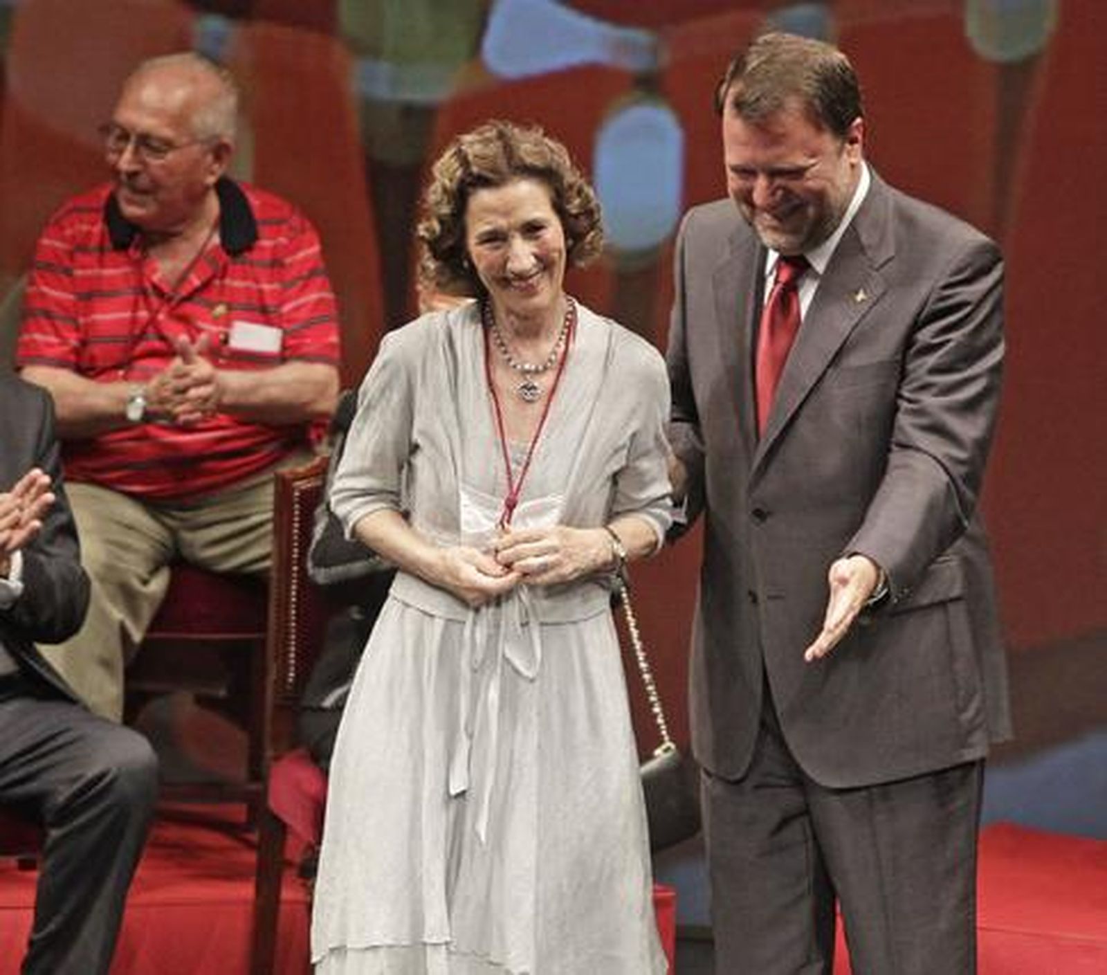 María Luisa Guardiola, presidenta de Andex, le dedicó la medalla a sus "niños pelones".

Foto: Antonio Pizarro, Victoria Hidalgo