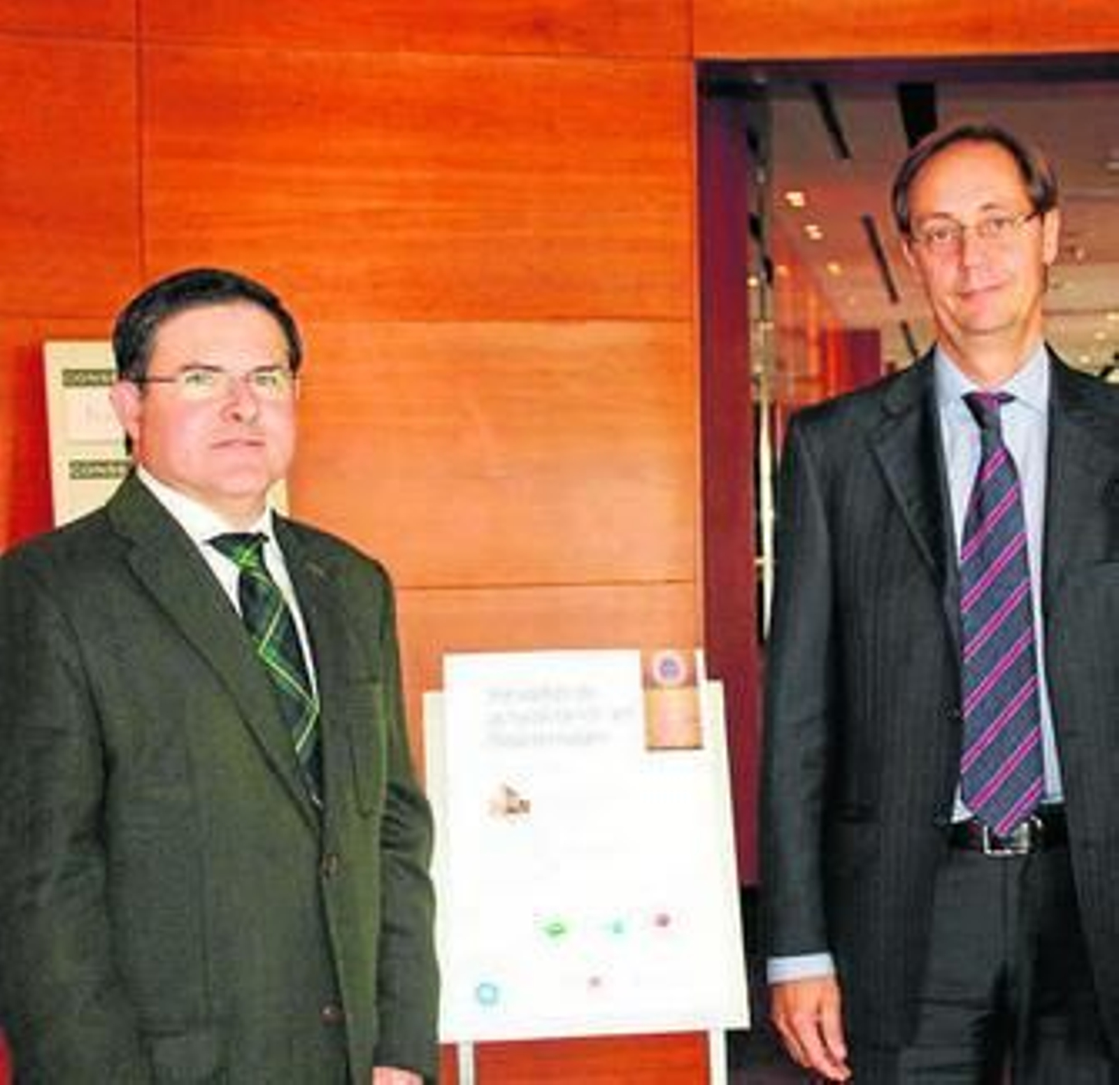 Jiménez Hoyuela (izquierda) y Víctor Campos, ayer, al inicio del curso.