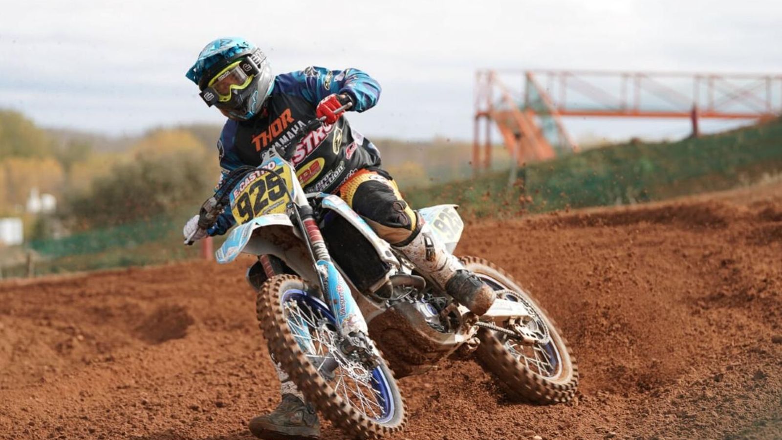 Raúl Álvarez:" Ha sido un día positivo según estaba la pista el domingo. Pude finalizar segundo en la general a pesar de sufrir un par de caídas una de ellas bastante fuerte. Sigo líder en el campeonato y eso siempre es positivo".