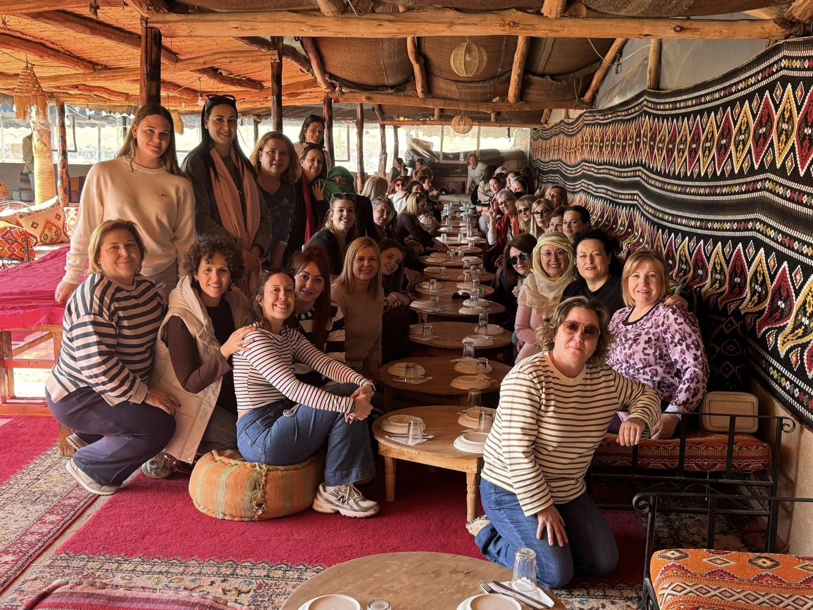 Medio centenar de mujeres vicarias se empapa de la cultura marroquí en un viaje para el recuerdo