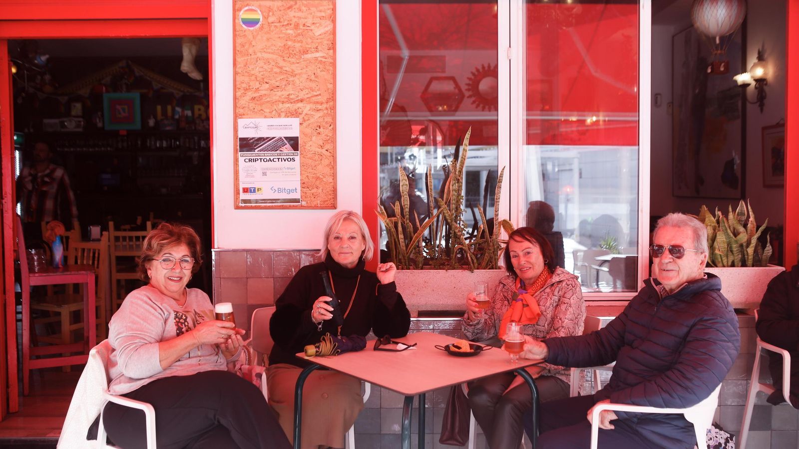 Tomando el aperitivo en Limbo