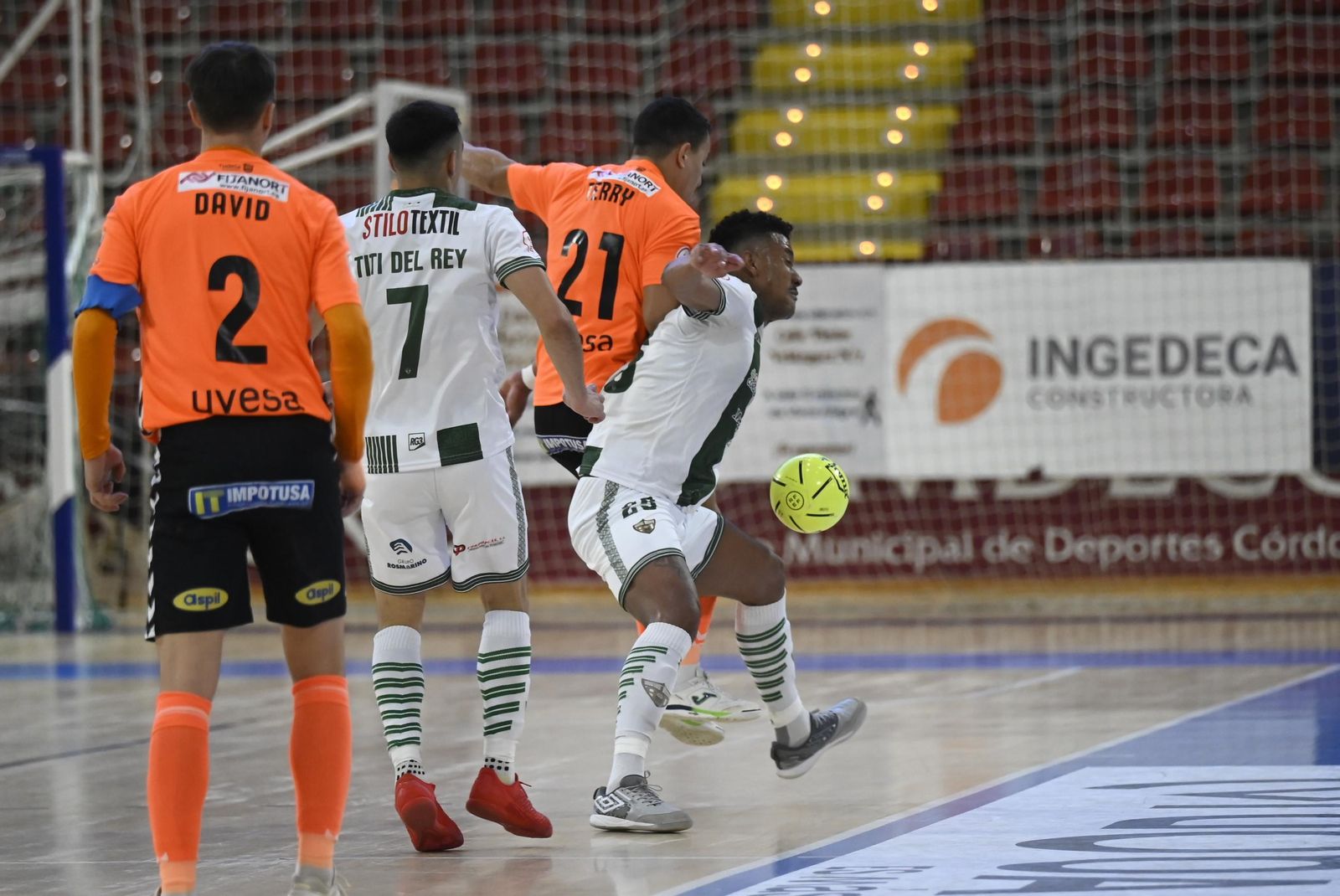 Las mejores fotos del ambiente en Vista Alegre para el Córdoba Futsal - Ribera Navarra