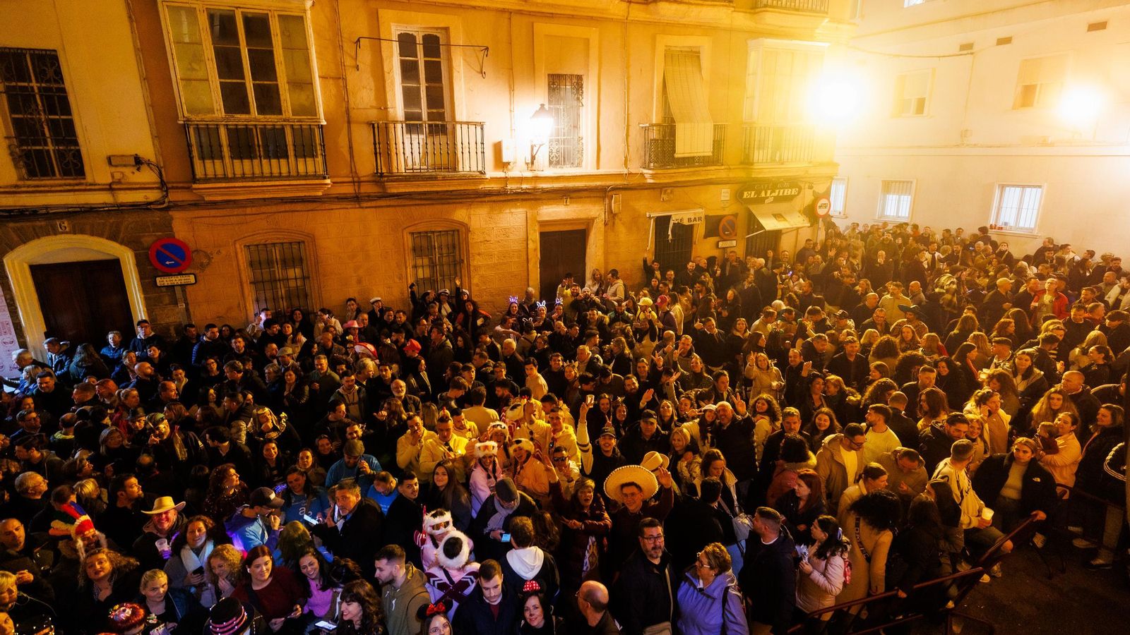 Búscate entre las mejores imágenes de la final del COAC 2025 del Carnaval de Cádiz