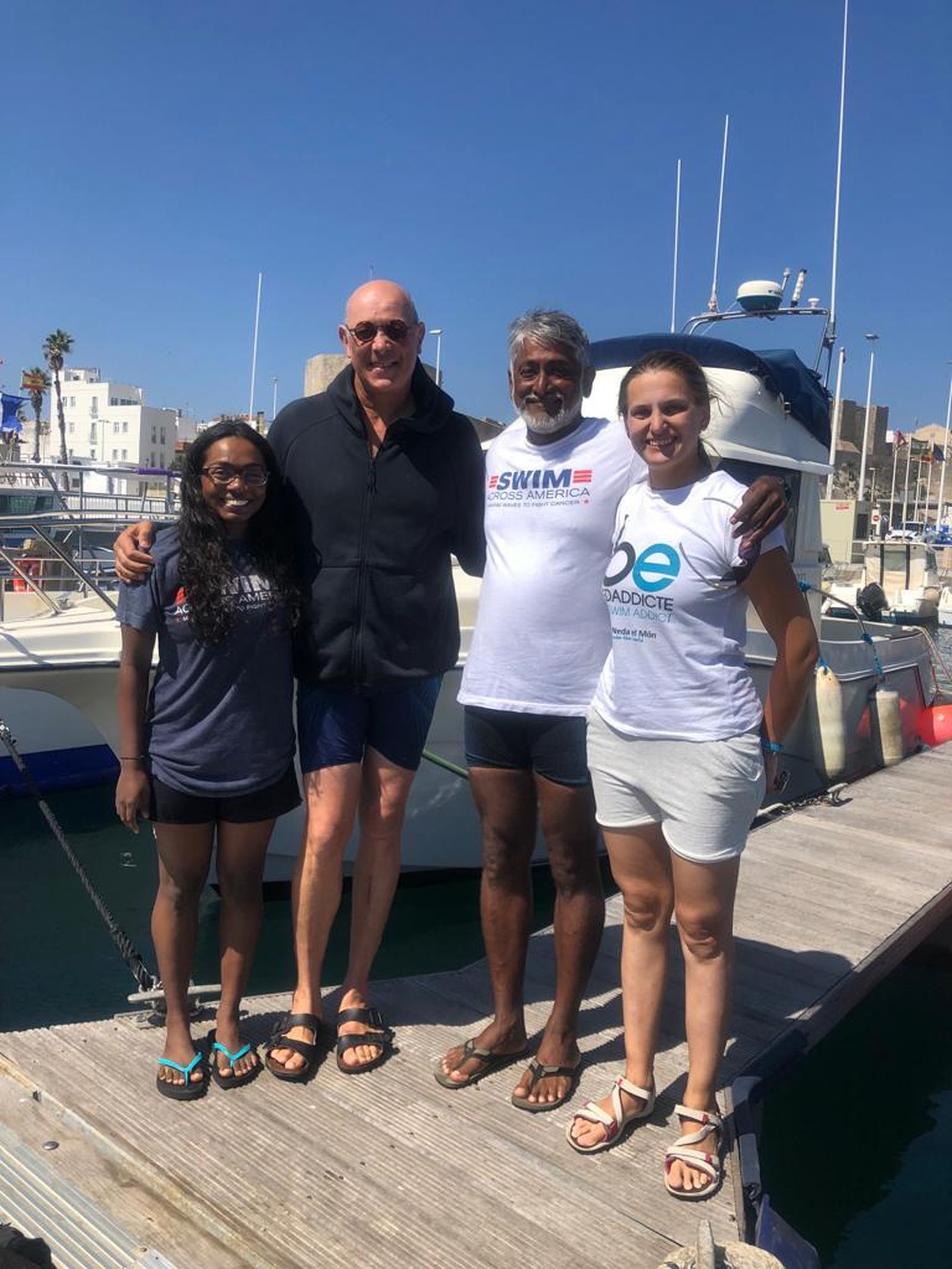 Los cuatro nadadores, en Tarifa.