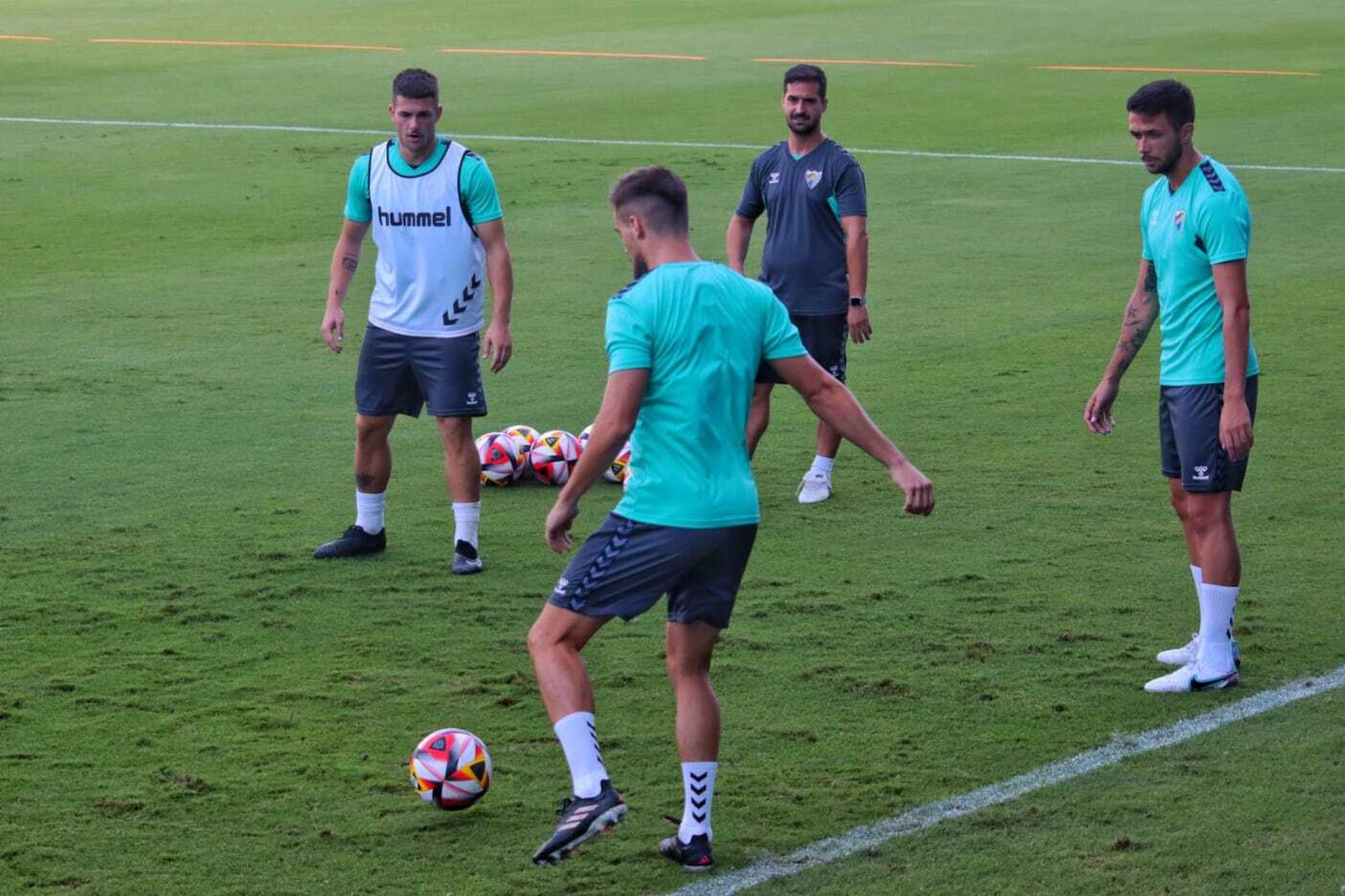 La sesión del Málaga CF antes de partir hacia Castellón, en imágenes