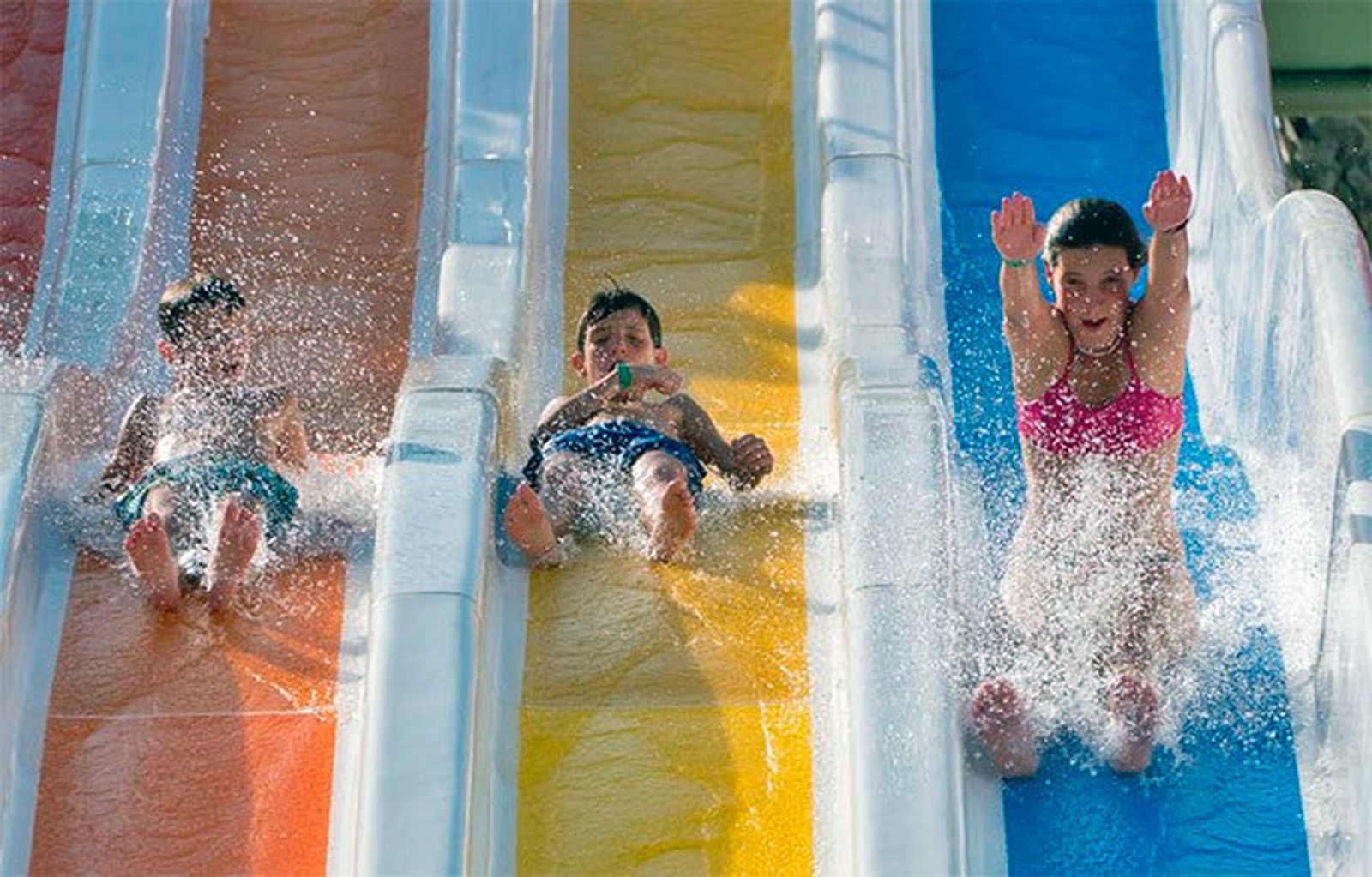 Playasol Spa Hotel, en Roquetas de Mar, un espacio con toboganes y para toda la familia.