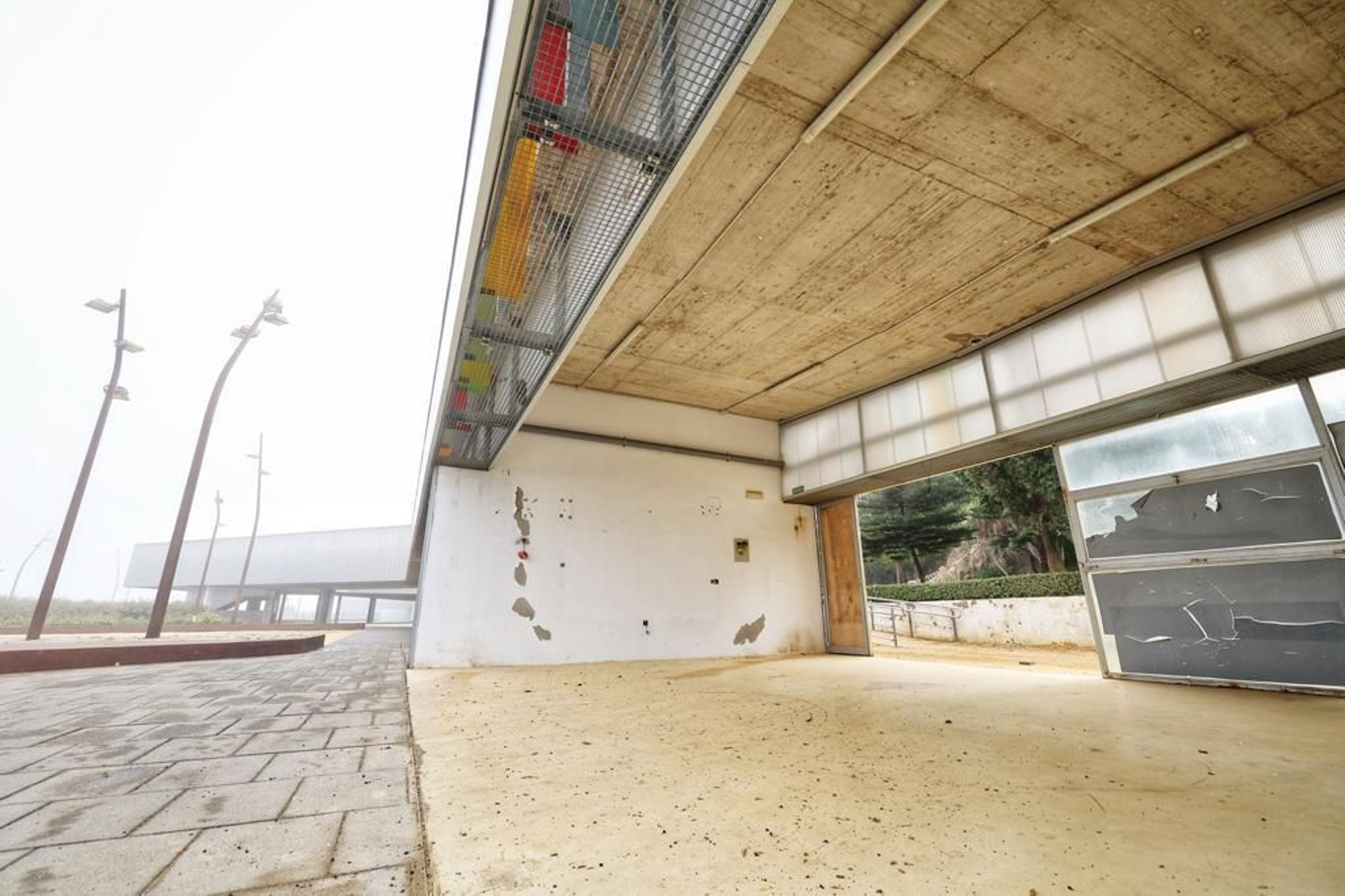 Imágenes del abandono de la pérgola del parque Genovés de Cádiz