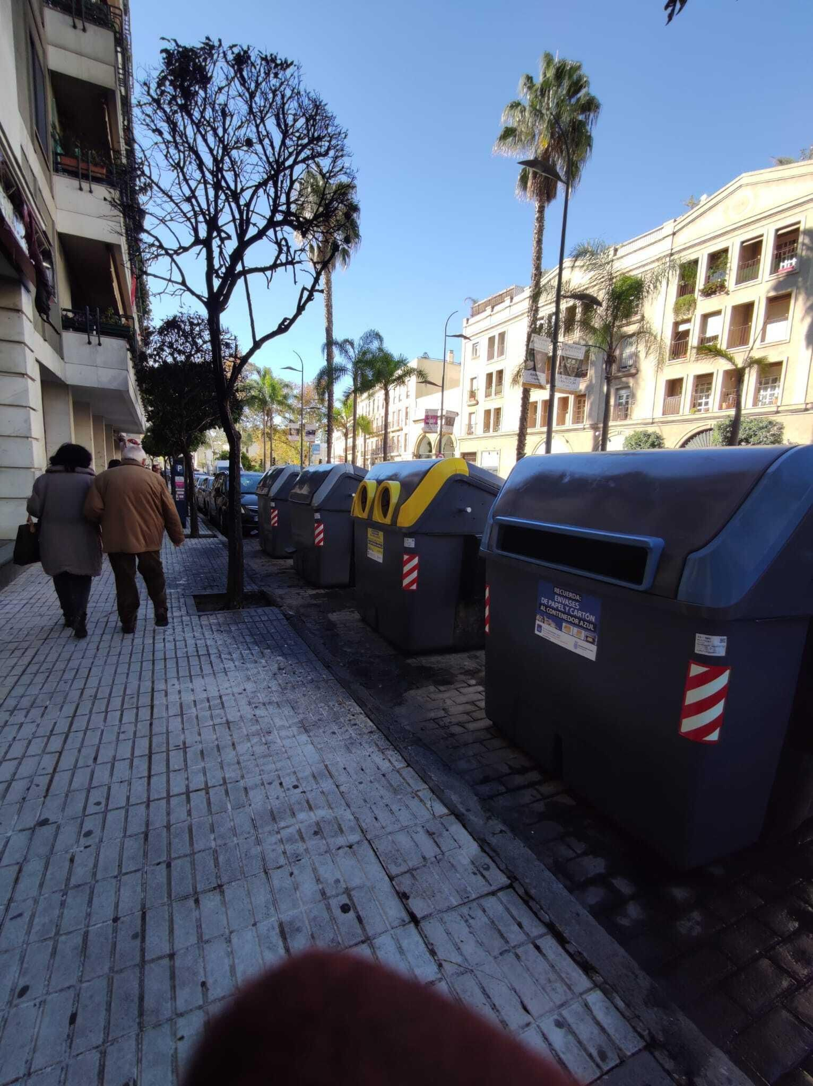 Contenedores nuevos, en calle Sevilla.