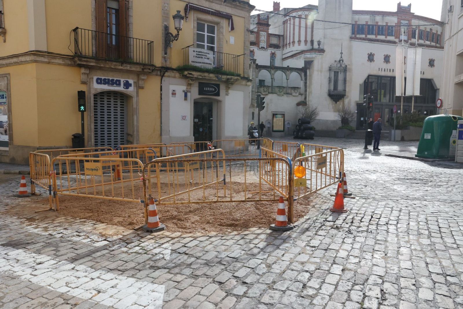 Zona afectada por la rotura de la tubería, vallada tras los trabajos para su arreglo.