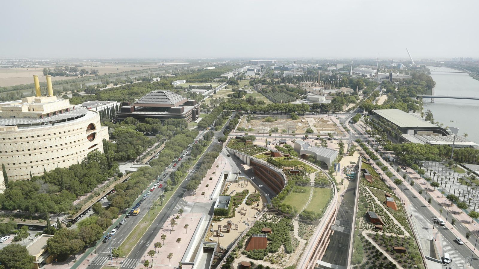 Vista aérea de la Isla de la Cartuja desde Torre Sevilla.