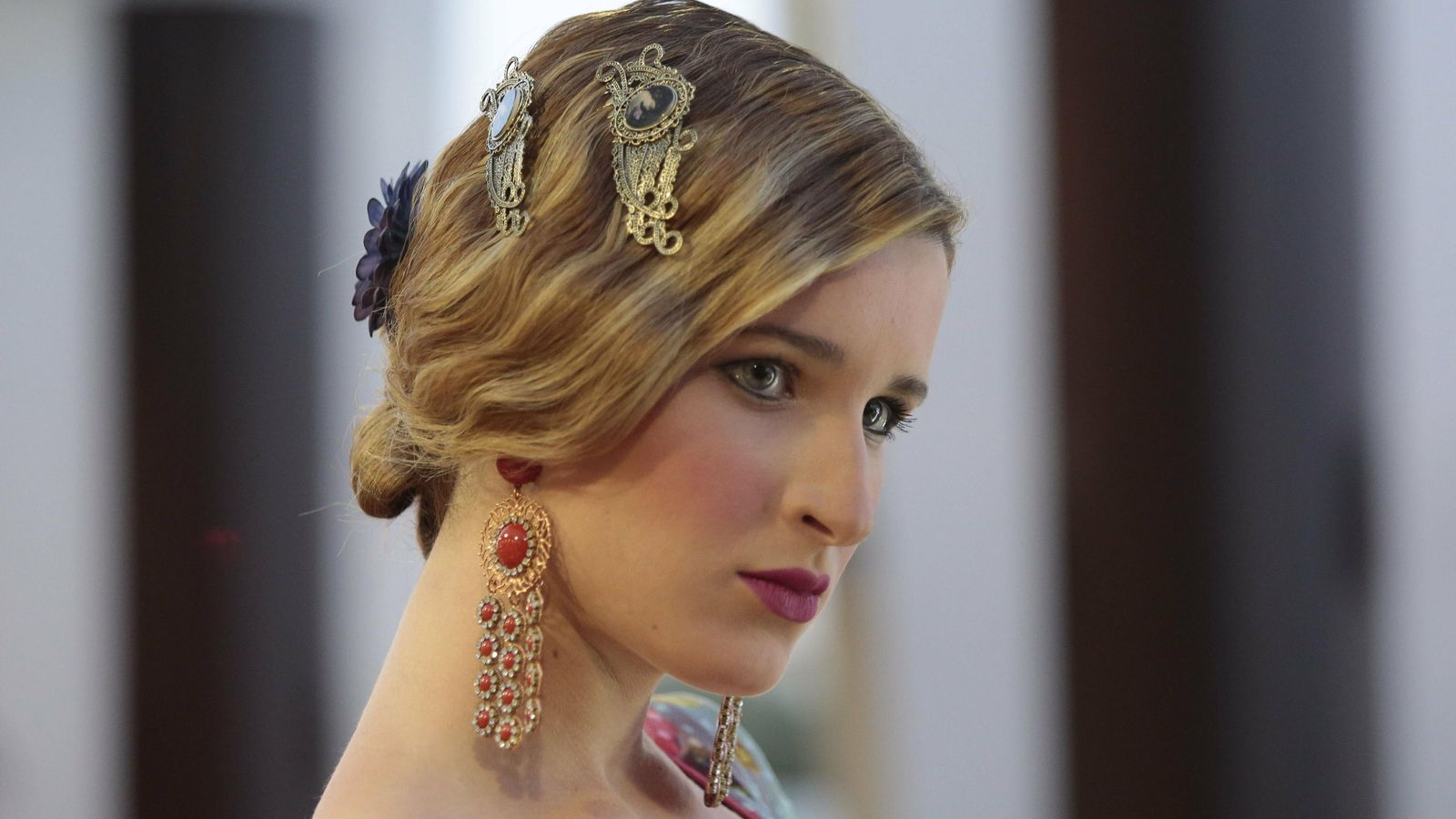 Recogido lateral con ondas al agua.