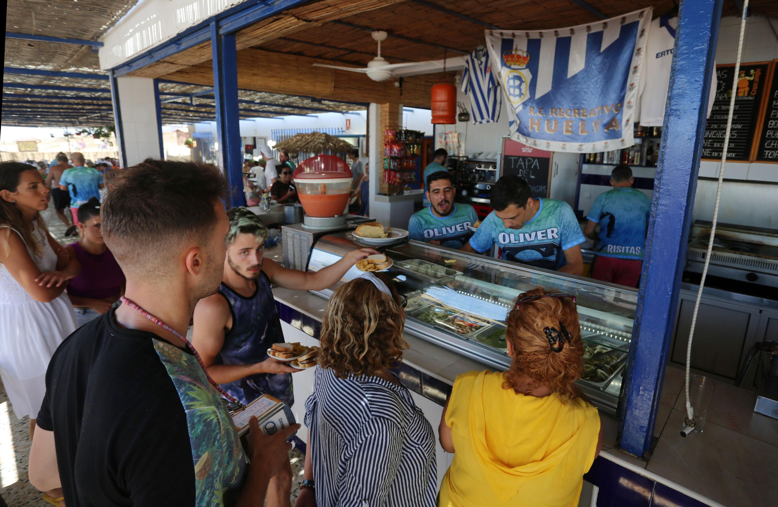 Imágenes de los chiringuitos de Huelva en verano