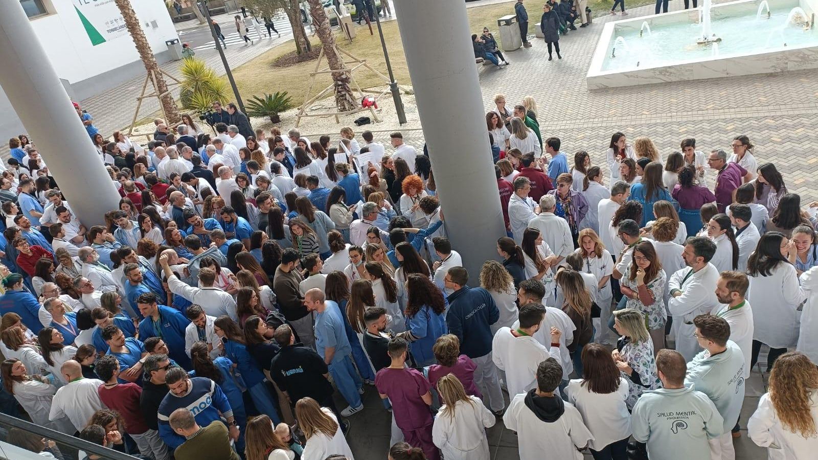 Concentración de los facultativos en el Hospital Universitario Torrecárdenas