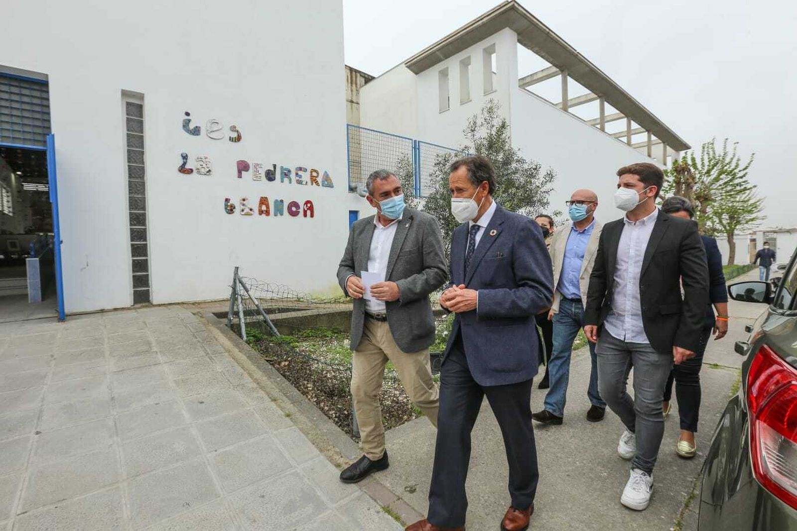 Momento de la visita al centro  educativo de Fuente Amarga.