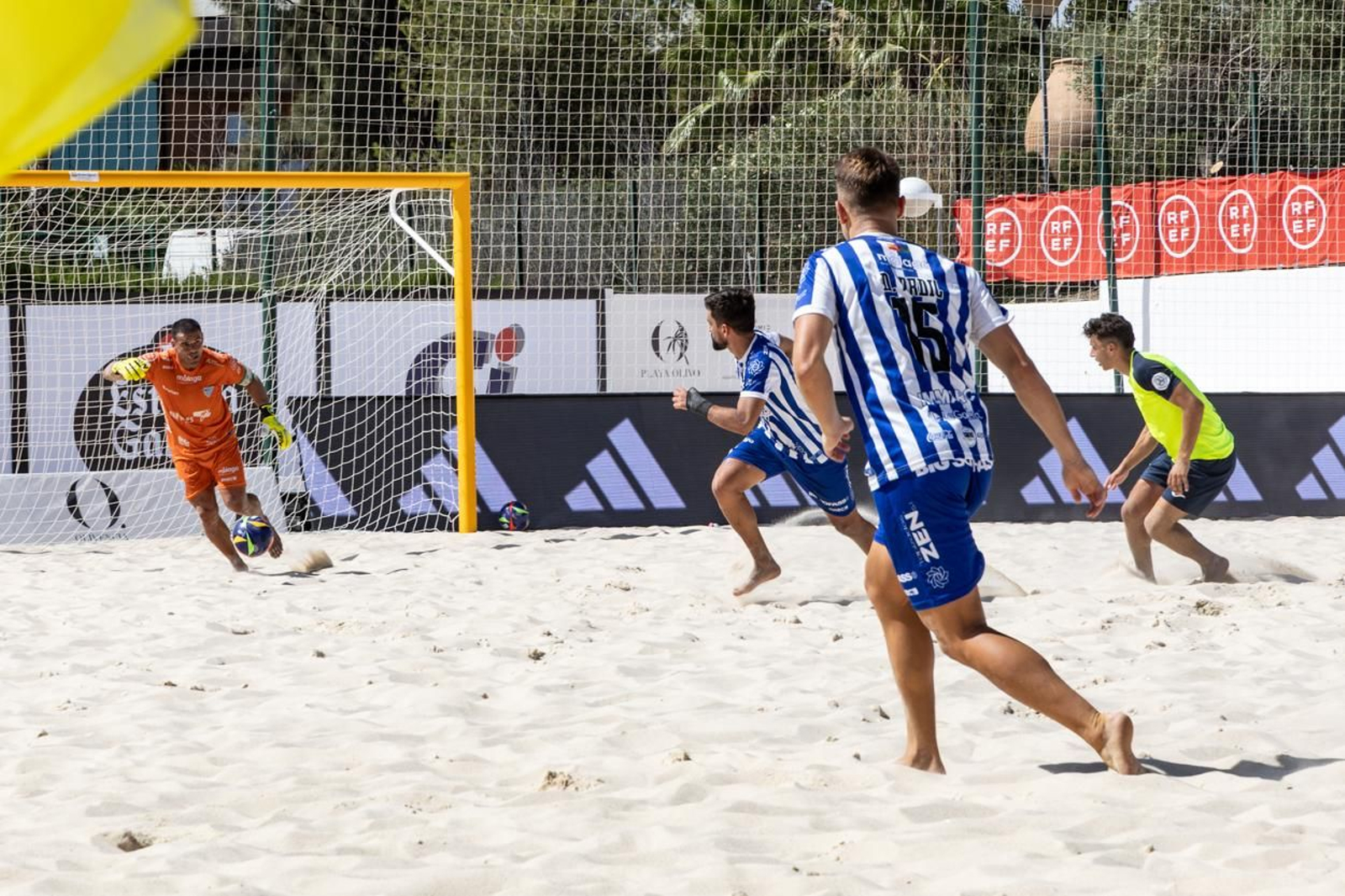 La final y la entrega de trofeos de la Copa Federación masculina de fútbol playa, en imágenes