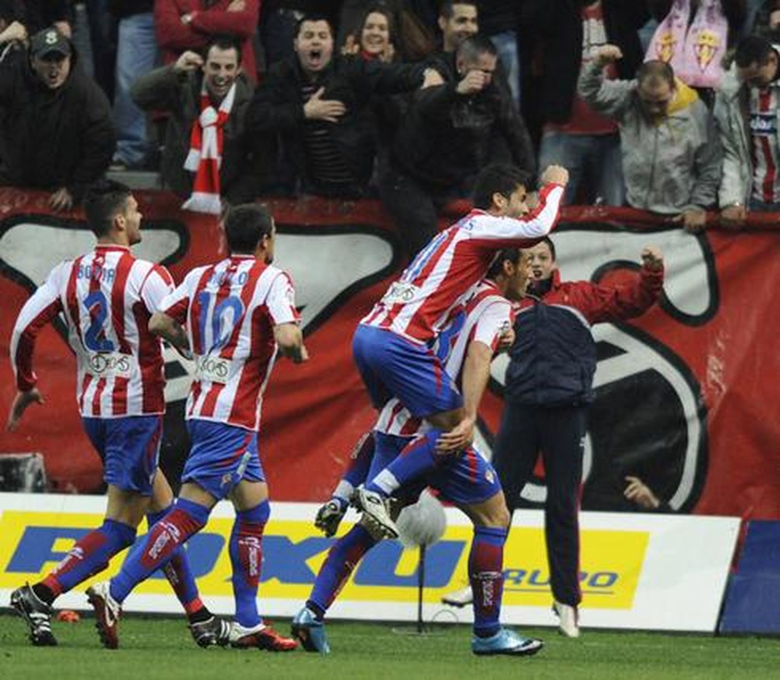 El Sporting frena al Barcelona tras 16 partidos seguidos ganando. / Reuters