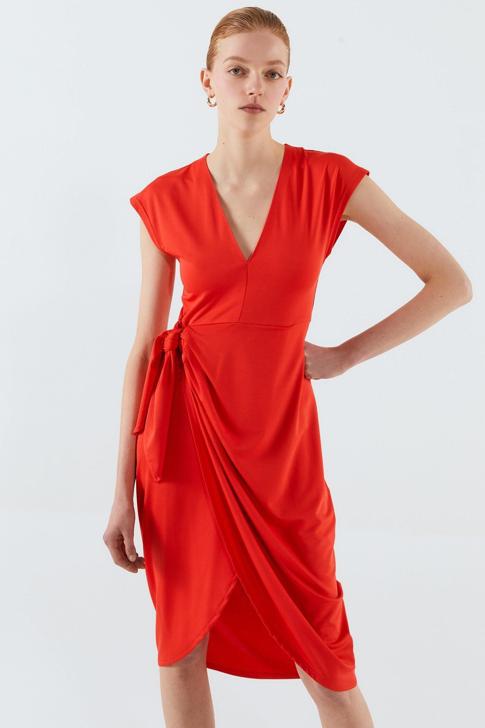 Los 20 vestidos que demuestran que el rojo es el color de la temporada