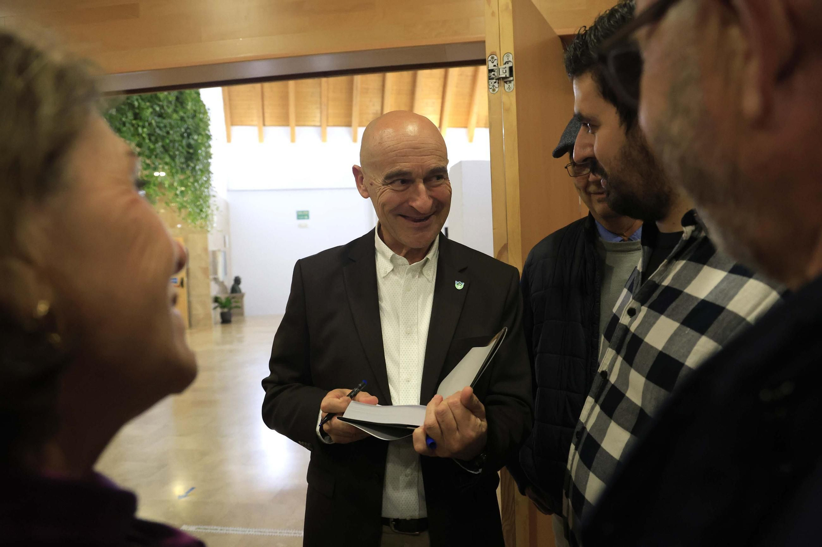 Las fotos de la presentación del libro de Ángel Sáez 'Como el viento de Levante'