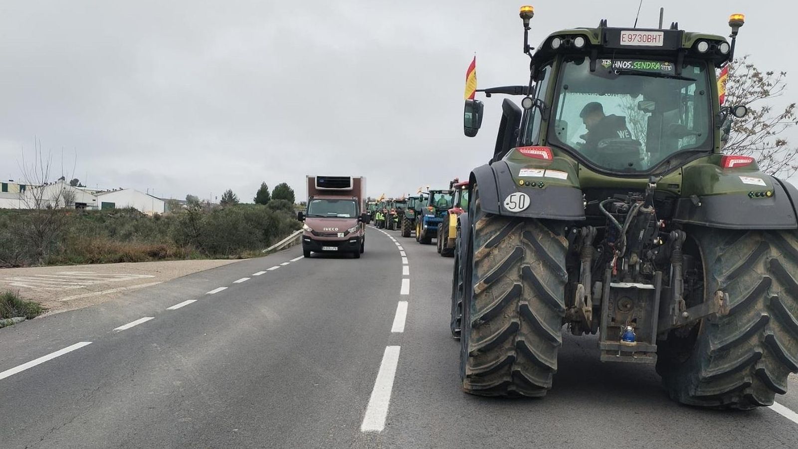 Tractorada en la carretera A-306 en Bujalance. Tractorada en la carretera A-306 en Bujalance.