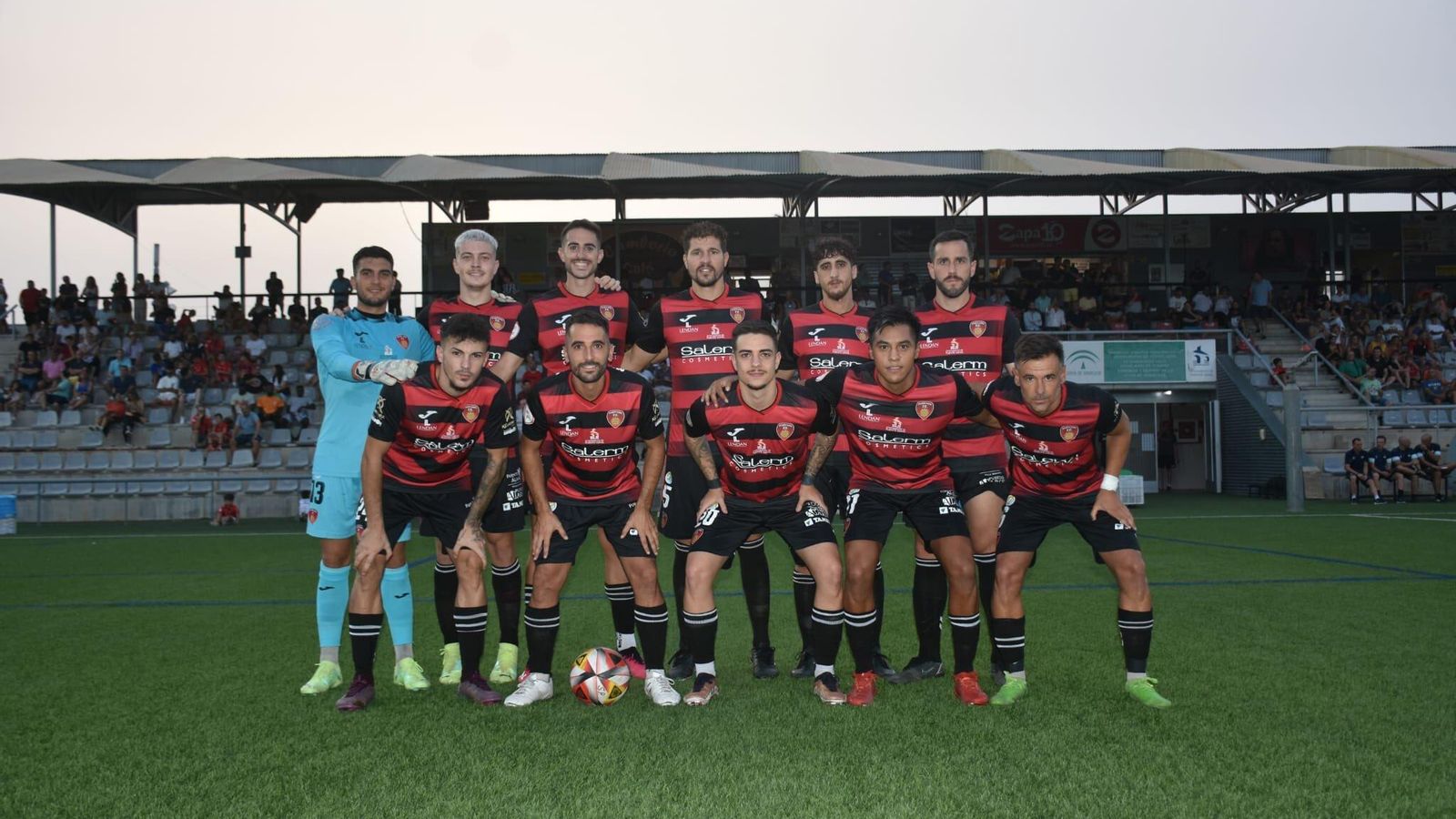El Salerm Puente Genil recibe al Espeleño con ventaja de 2-1.
